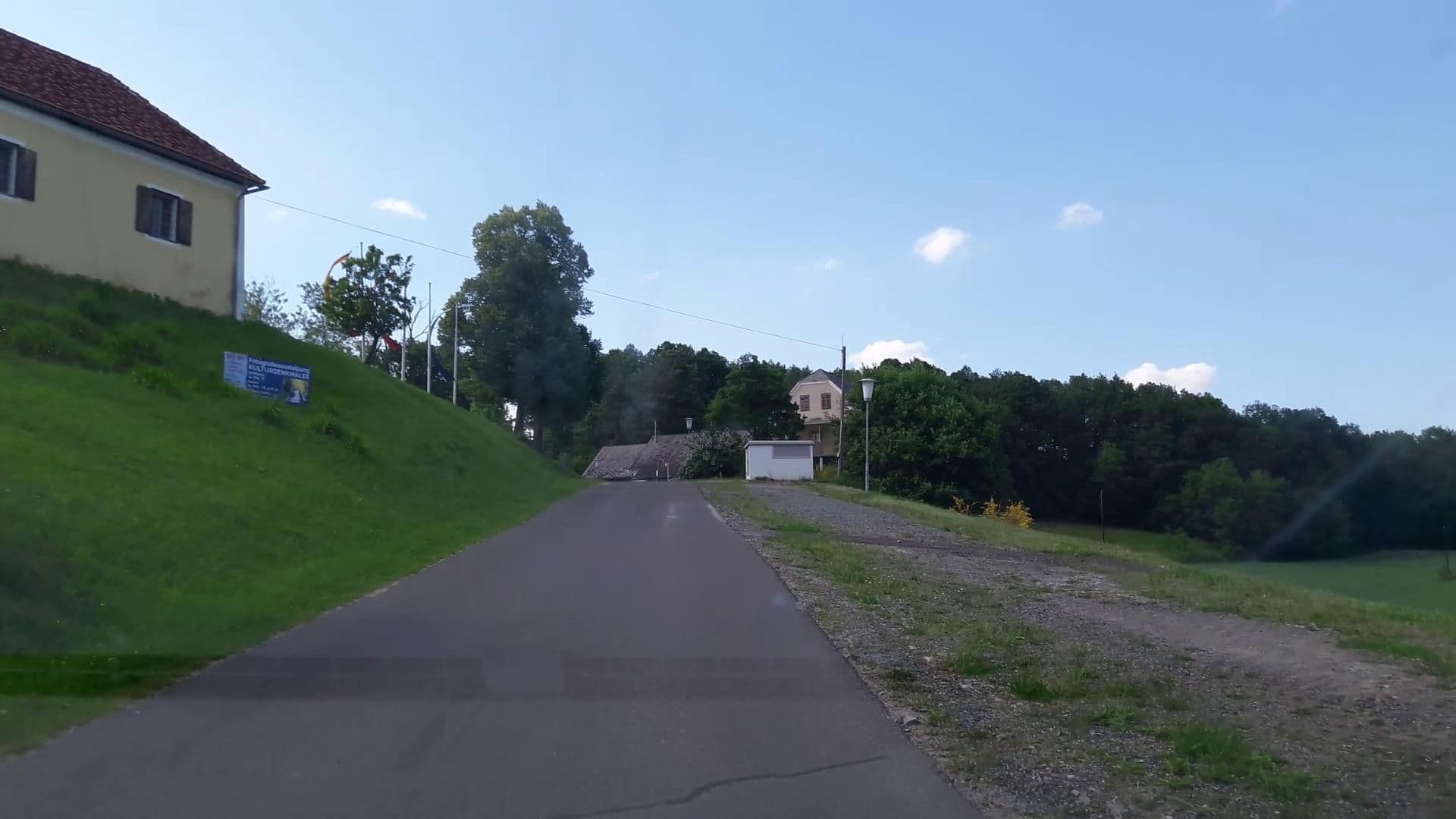 Street view near Helmut Mertschnigg, Fehring — © stefan147 (CC BY-SA · Mapillary)