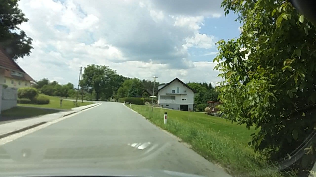 Street view near Rogner Bad Blumau Hotel und Spa, Bad Waltersdorf — © vst (CC BY-SA · Mapillary)