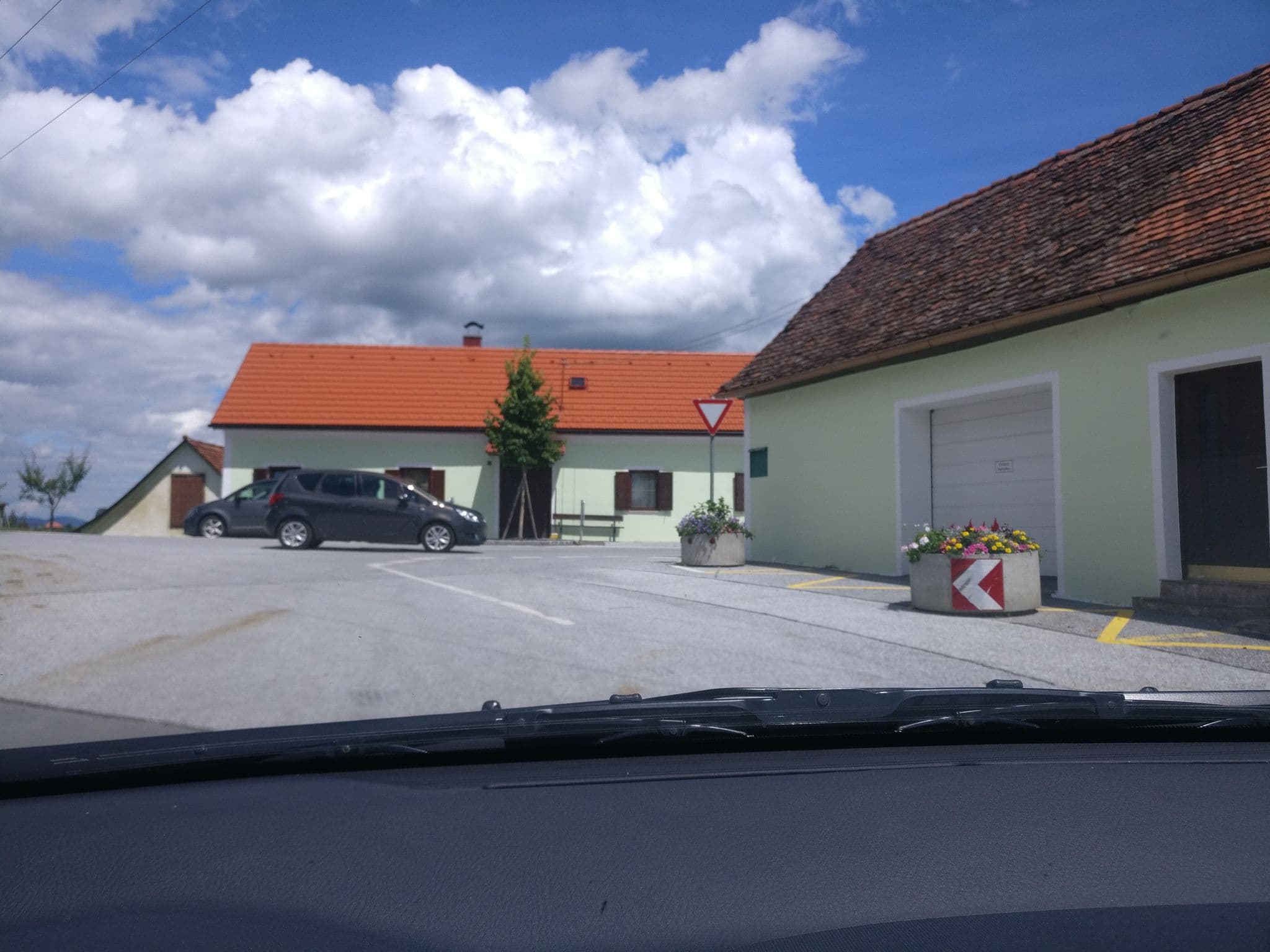Street view near Bergwirt, Albersdorf — © di0v0n (CC BY-SA · Mapillary)