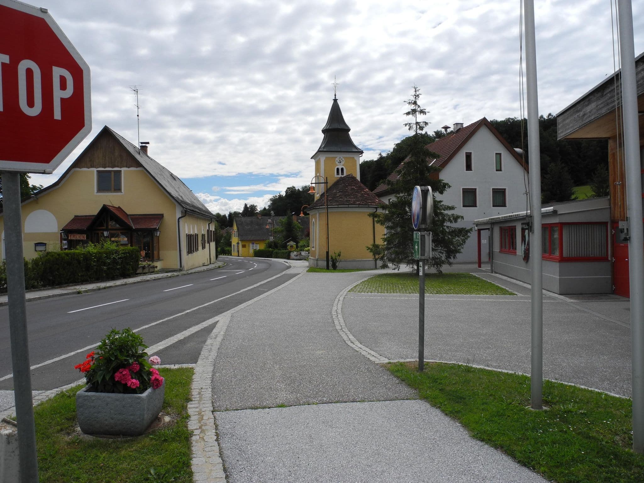 Street view near Hans Pankarter, Hartmannsdorf — © rogrue (CC BY-SA · Mapillary)
