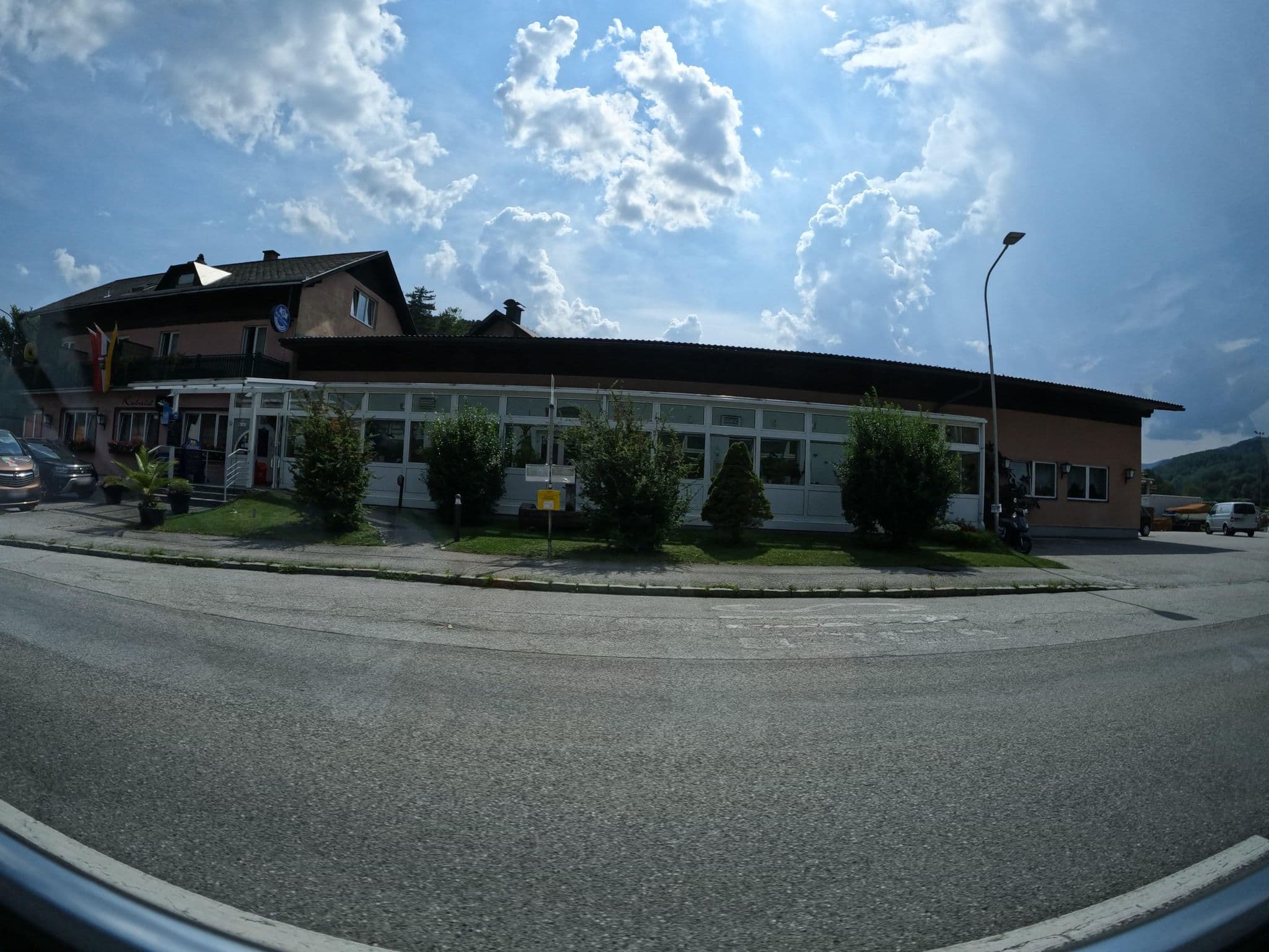 Street view near Gasthaus Zum Schloß Wartholz, Reichenau an der Rax — © erias (CC BY-SA · Mapillary)
