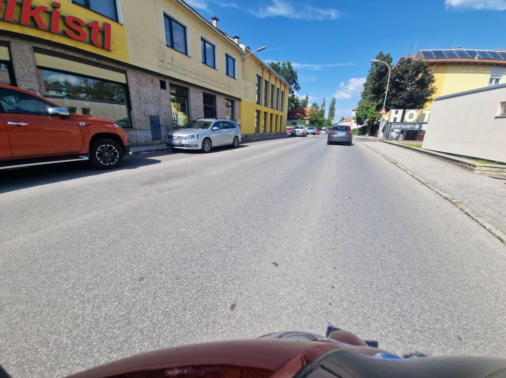 Street view near M.H. Liegenschaftsmanagement GmbH, Neunkirchen — © motoaventuro (CC BY-SA · Mapillary)