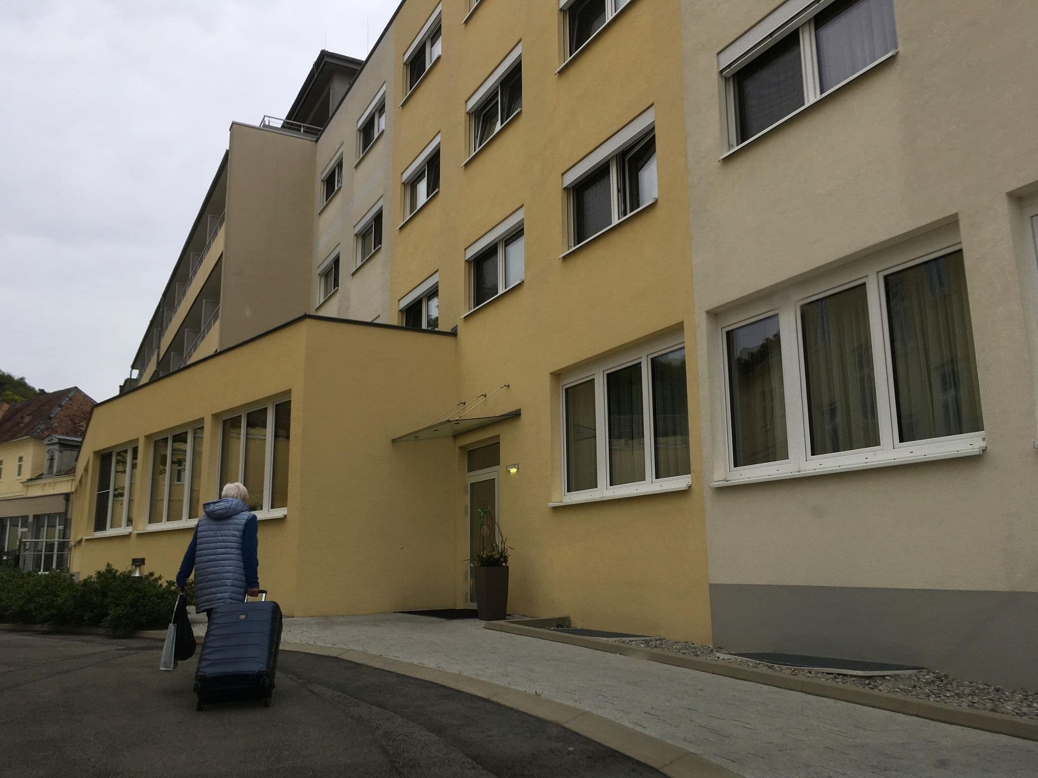 Street view near Badener KurbetriebsgesmbH, Baden — © istefanos (CC BY-SA · Mapillary)