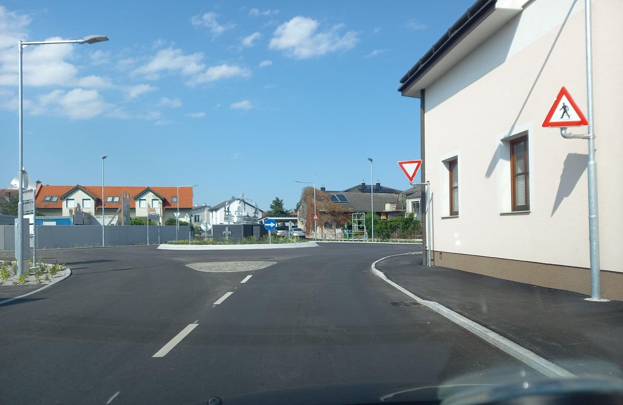 Street view near Art Bernhard, Frohsdorf — © bbdr (CC BY-SA · Mapillary)
