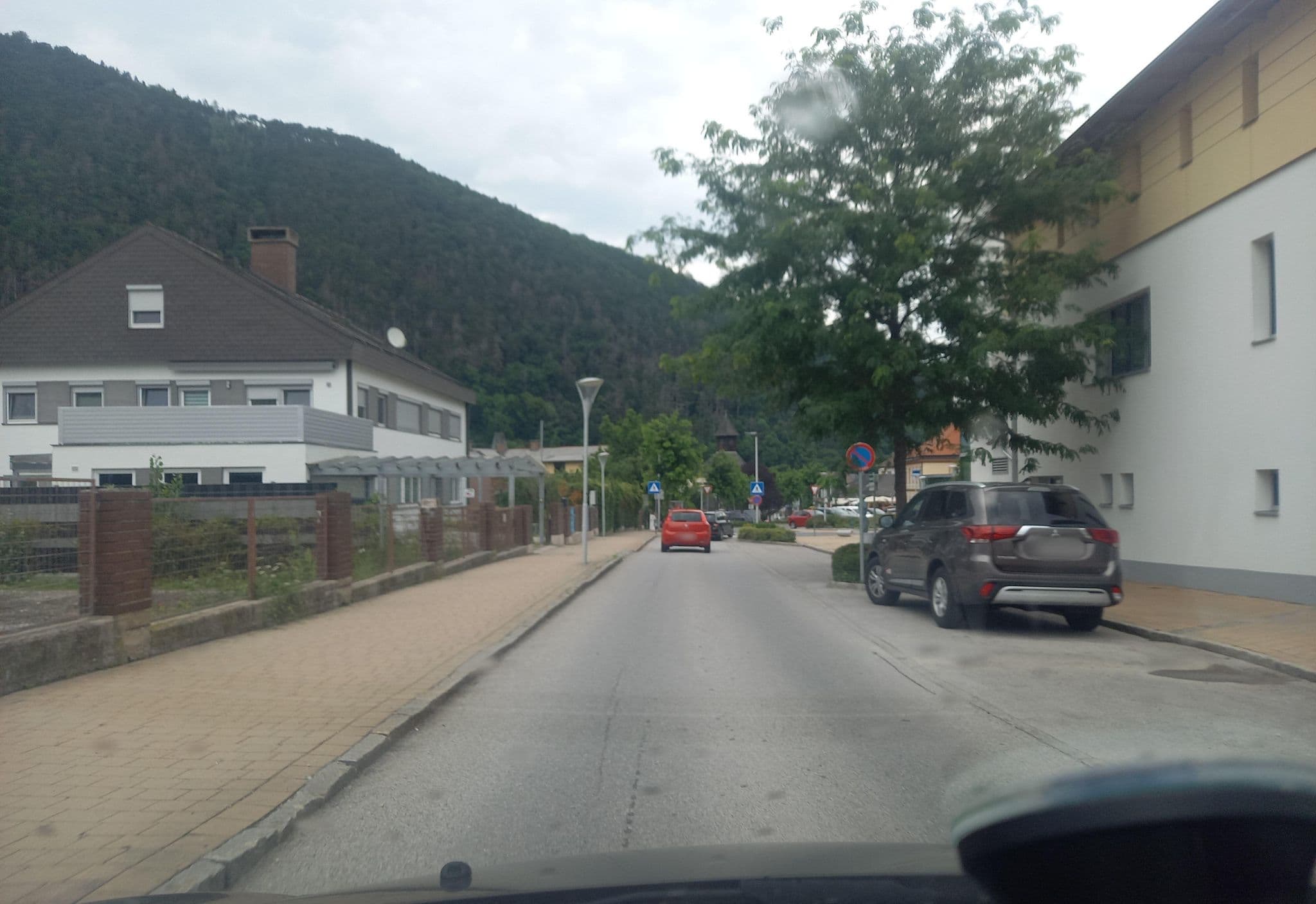 Street view near Hotel Loibl, Roland John E.U., Gloggnitz — © bbdr (CC BY-SA · Mapillary)