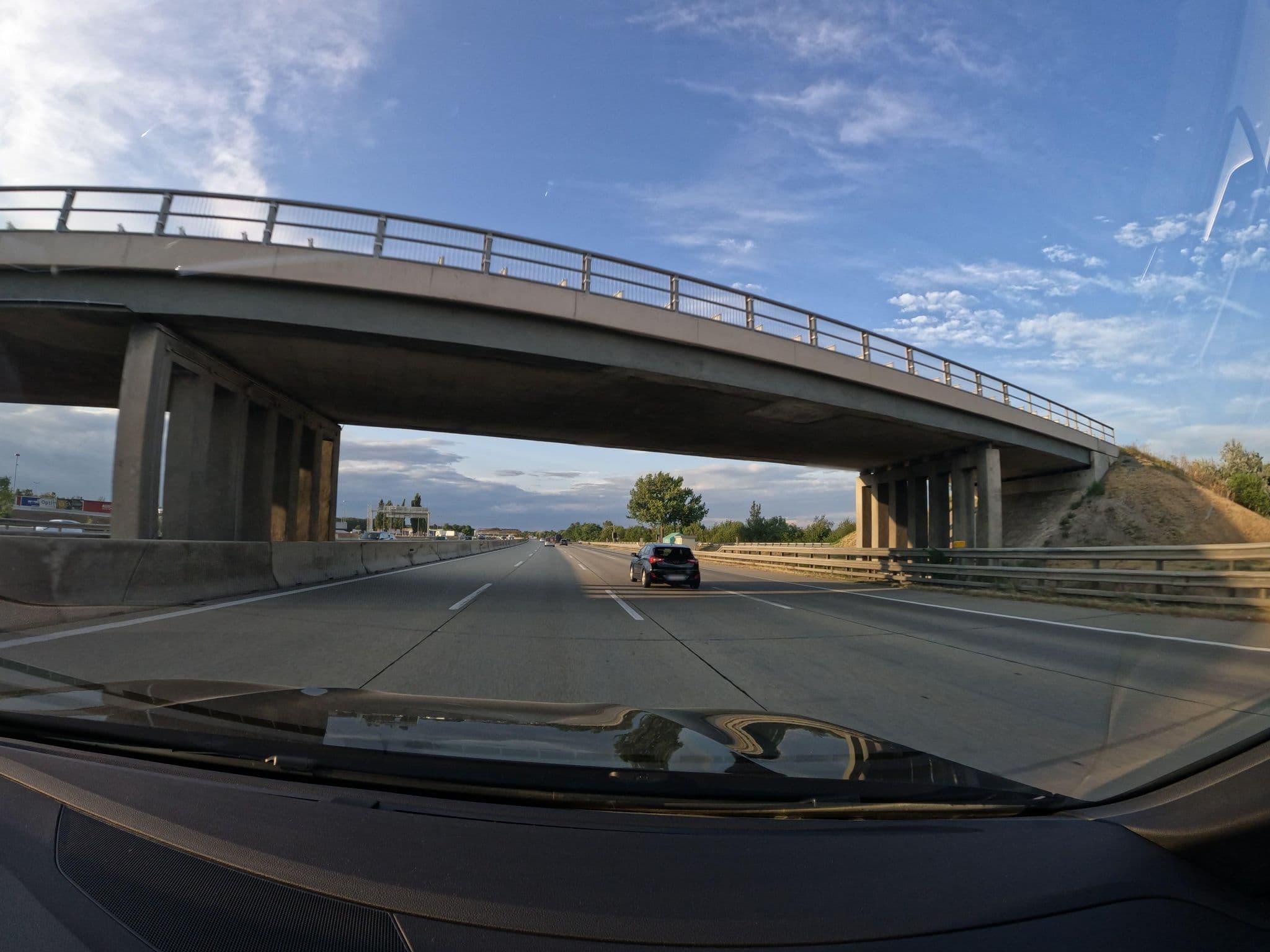 Street view near Oldtimer Autobahnrestaurant & Motorhotel Guntramsdorf, Guntramsdorf — © erias (CC BY-SA · Mapillary)