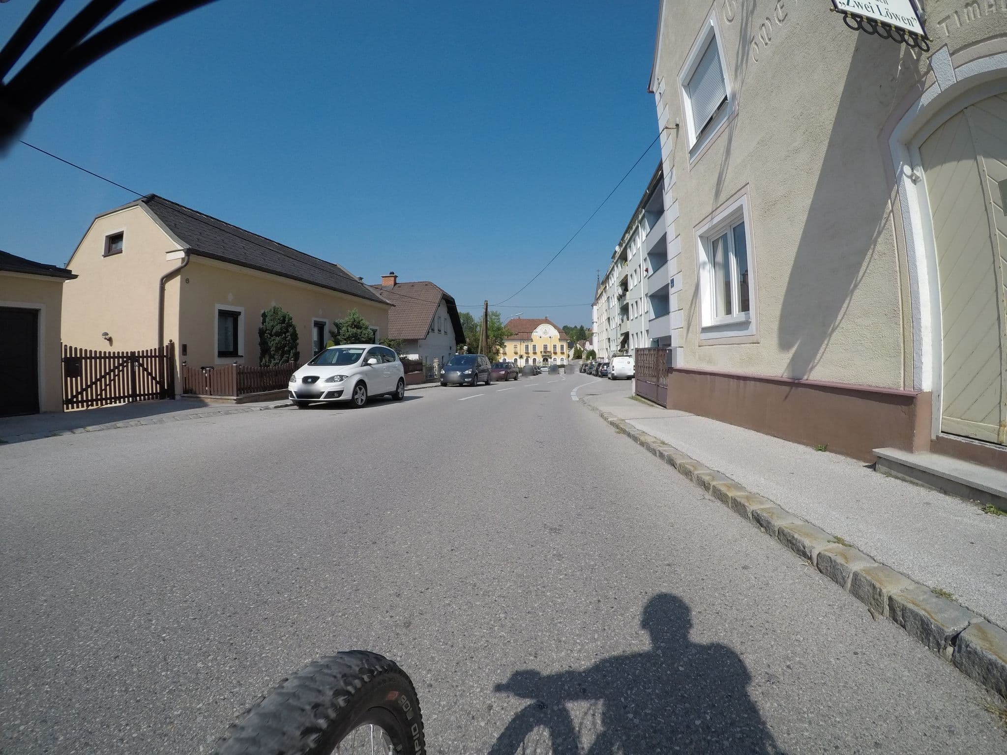 Street view near Gasthaus z d zwei Löwen, Hirtenberg — © gerald82 (CC BY-SA · Mapillary)