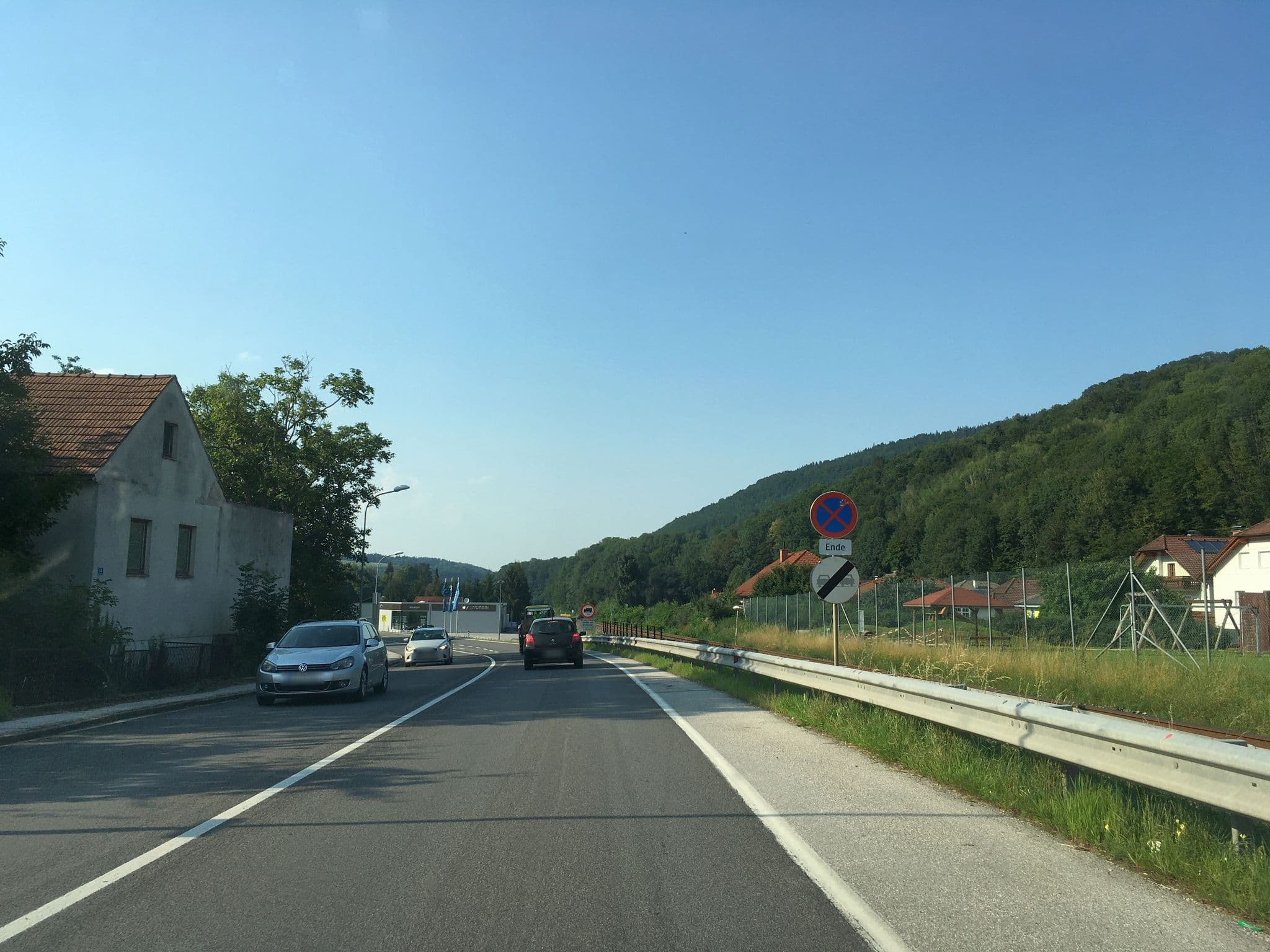 Street view near Walserstube Gasthof, Pitten — © istefanos (CC BY-SA · Mapillary)