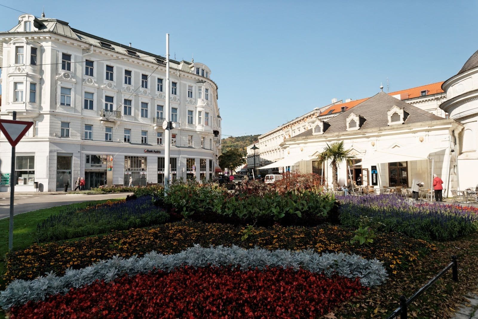 Street view near Hotel Wienerheim, Baden — © txllxt (CC BY-SA · Mapillary)