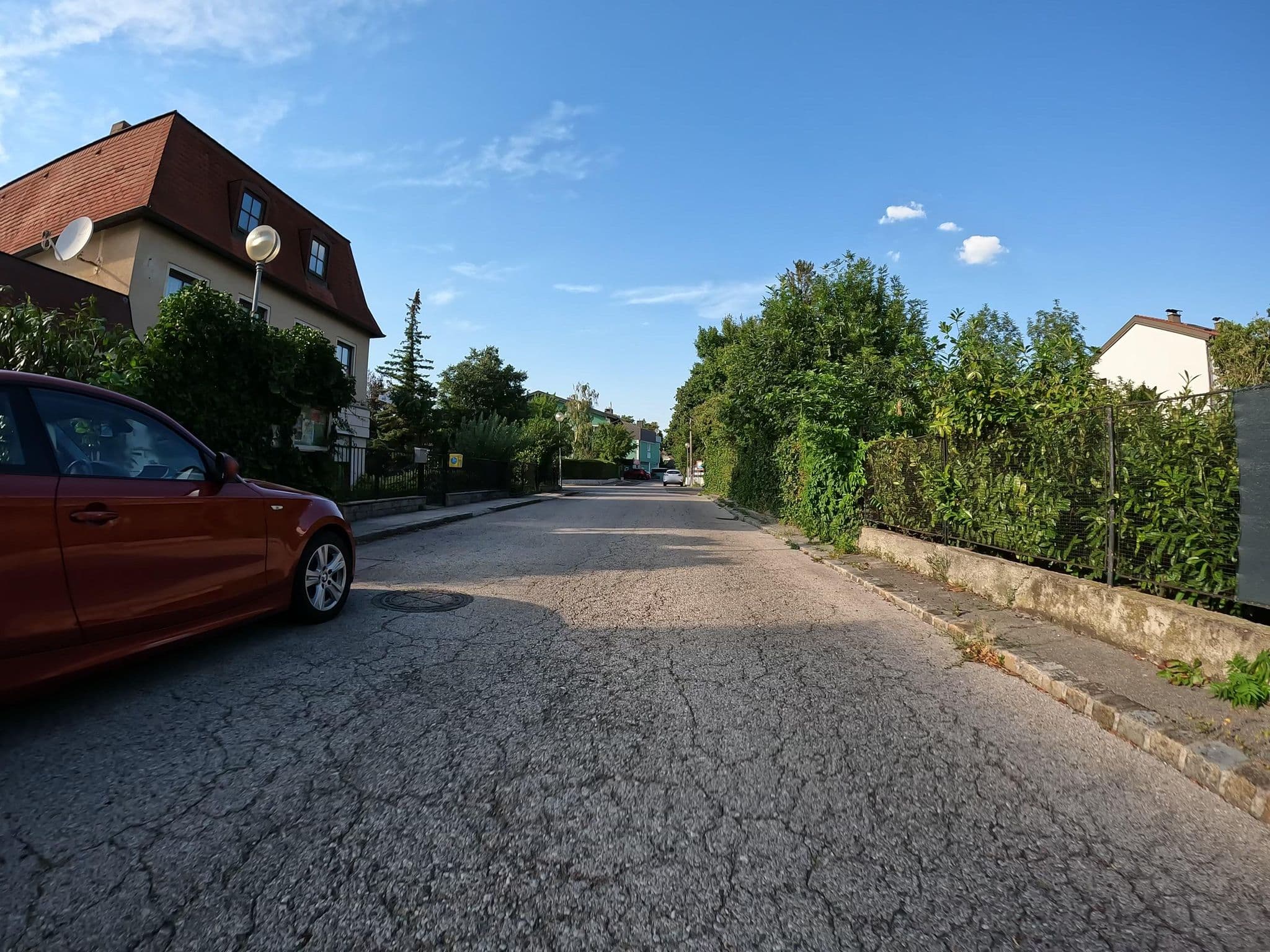 Street view near Privatpension Landhaus Krennwallner, Guntramsdorf — © erias (CC BY-SA · Mapillary)