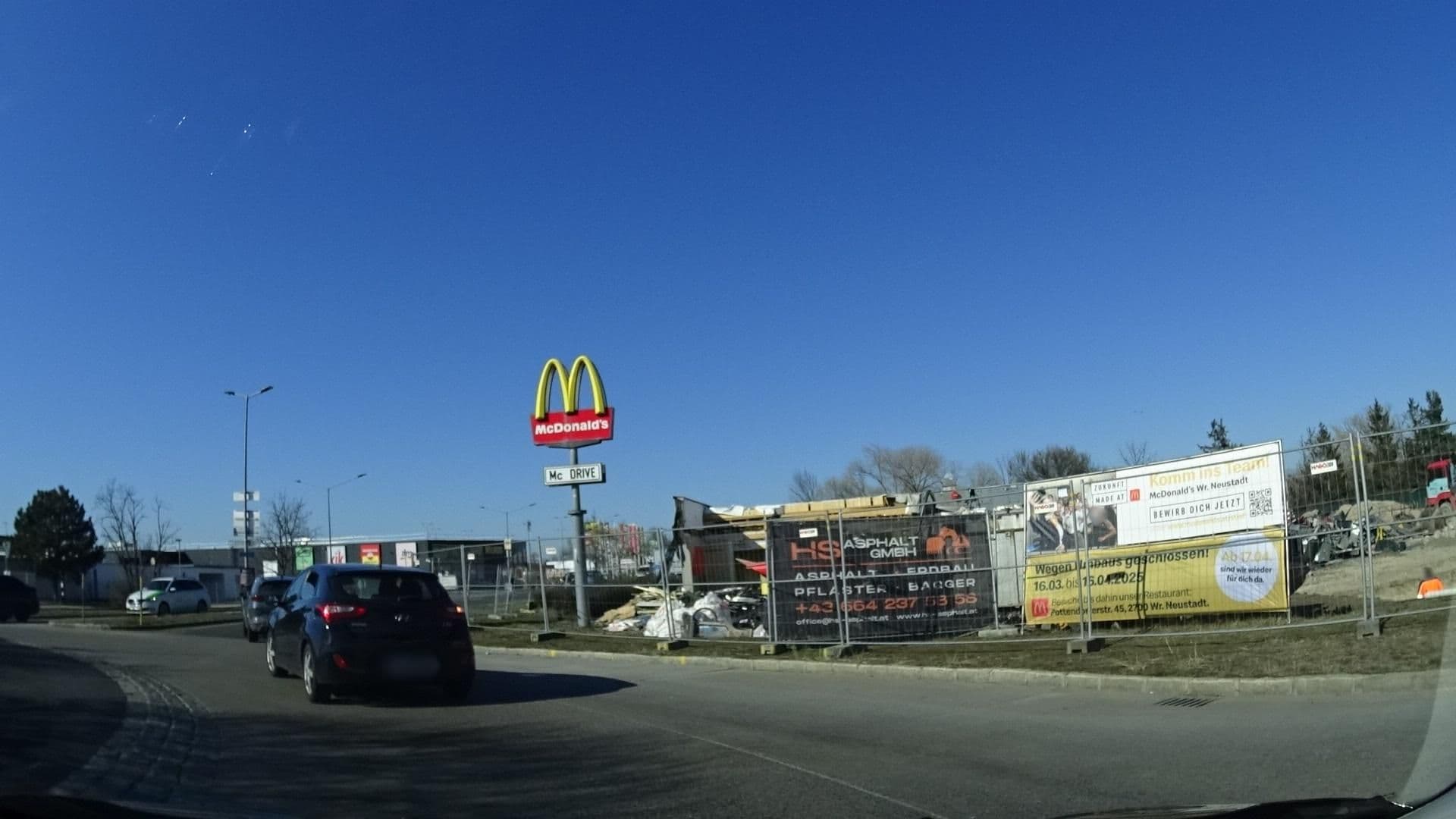 Street view near Fitnesstempel, Theresienfeld — © bbdr (CC BY-SA · Mapillary)
