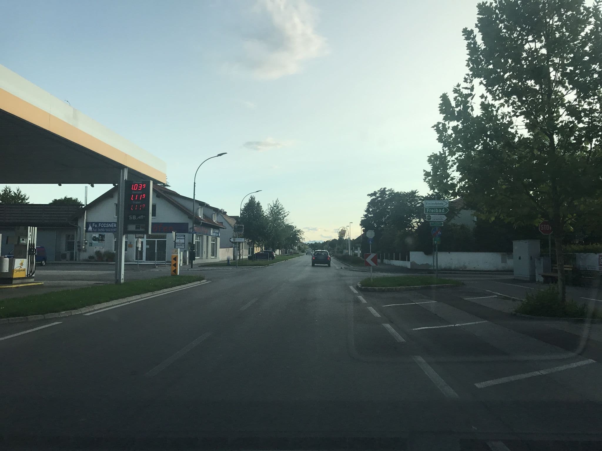 Street view near Chalupub Gästehaus, Felixdorf — © stefanweg (CC BY-SA · Mapillary)