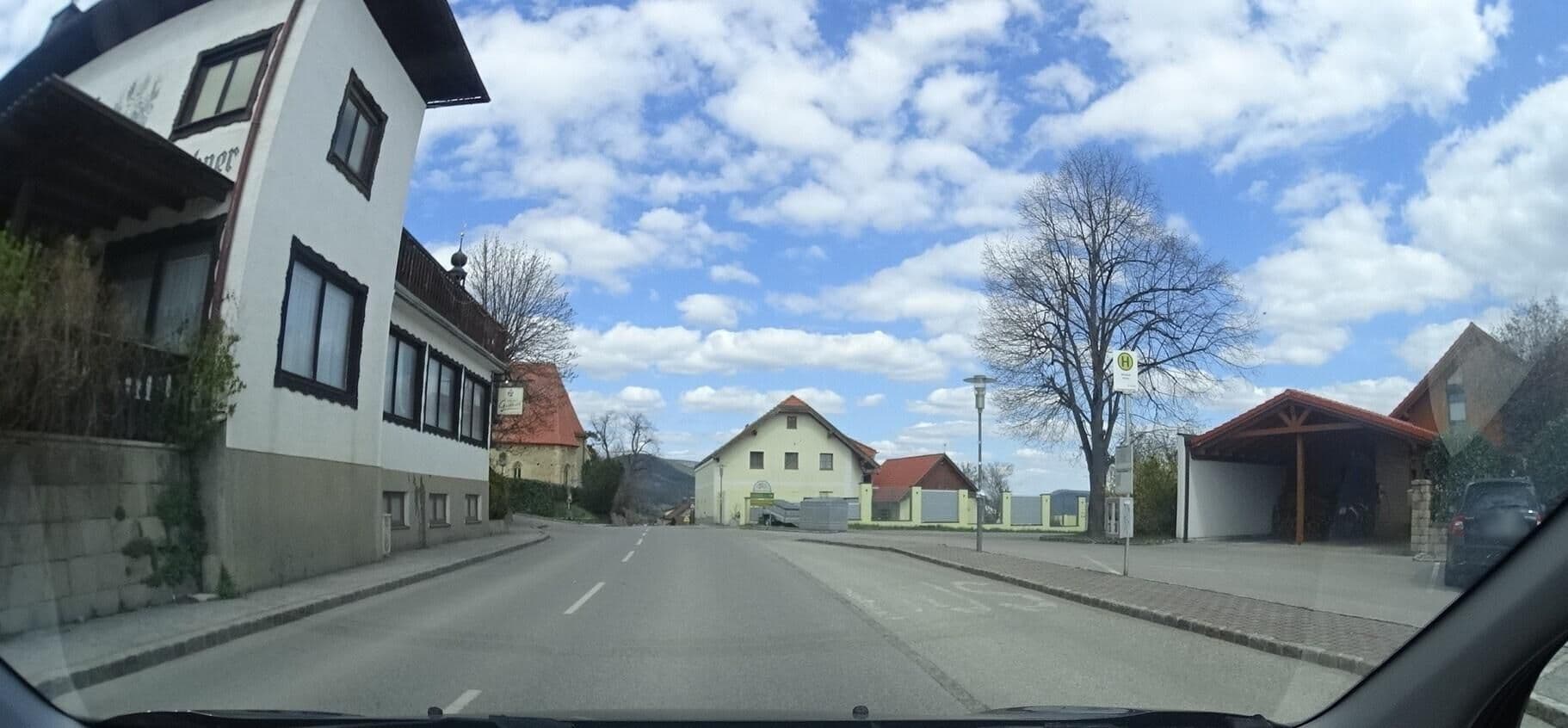 Street view near Hampis Gasthof - Ing. Dieter Hampoelz, Würflach — © bbdr (CC BY-SA · Mapillary)