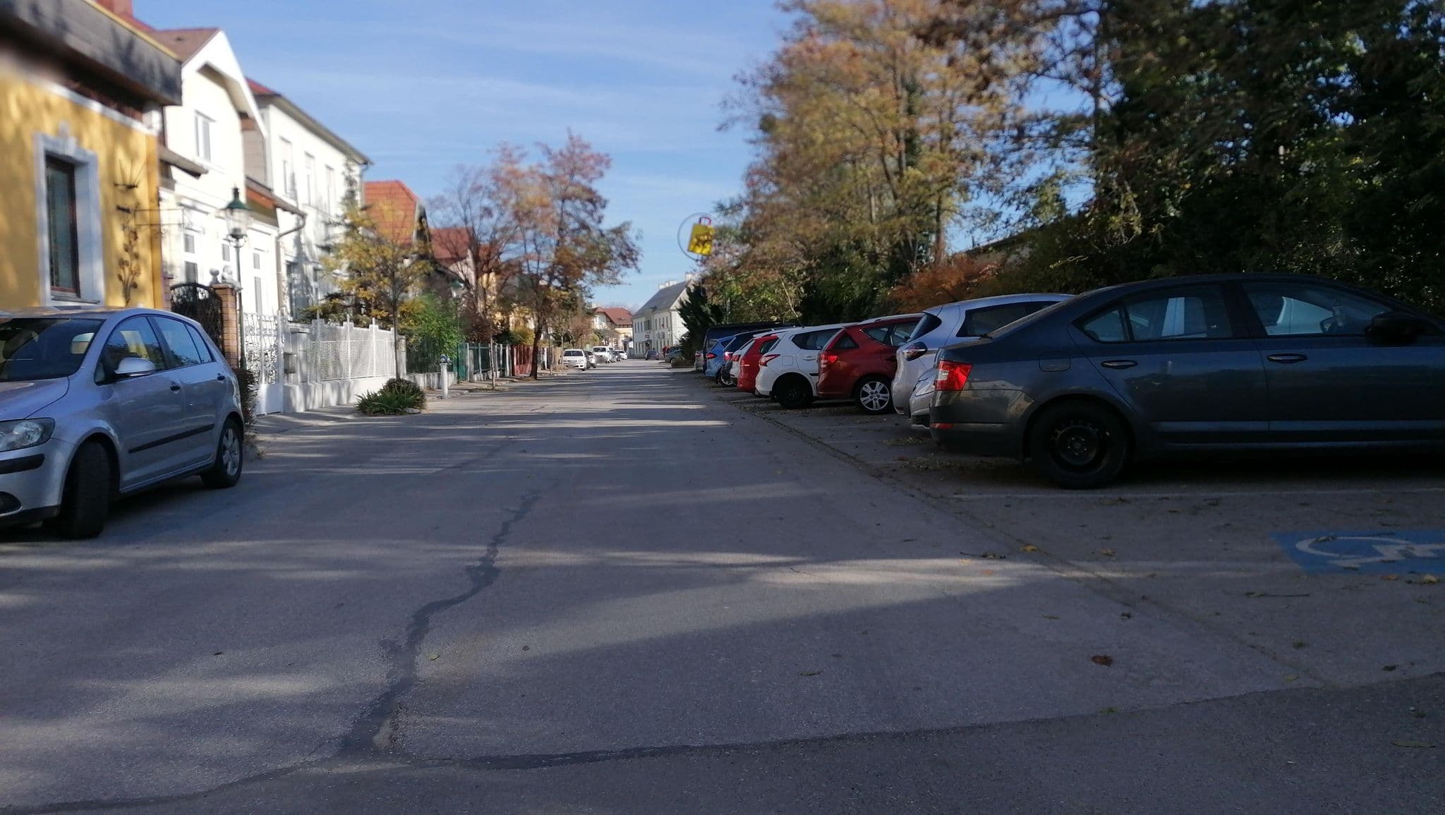 Street view near Karl Leopoldine, Gumpoldskirchen — © consens_verkehrsplanung (CC BY-SA · Mapillary)
