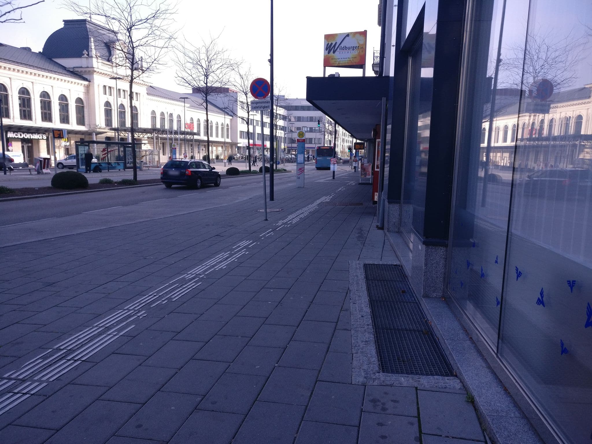 Street view near ÖBB-Personenverkehr Aktiengesellschaft, Sankt Pölten — © aceini (CC BY-SA · Mapillary)