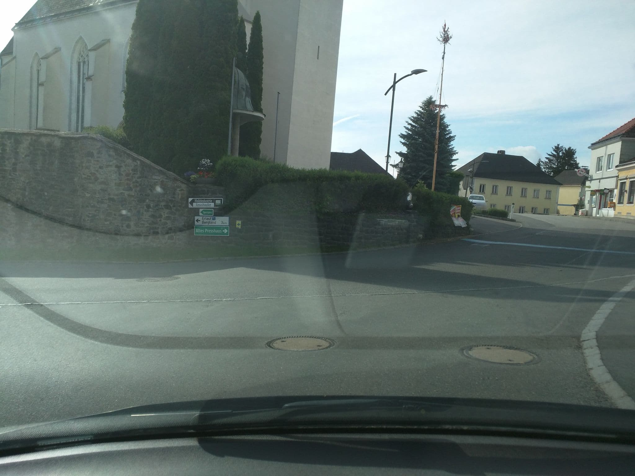 Street view near Gasthof zur Traube und Kreuzalm, Petzenkirchen — © schu_r (CC BY-SA · Mapillary)