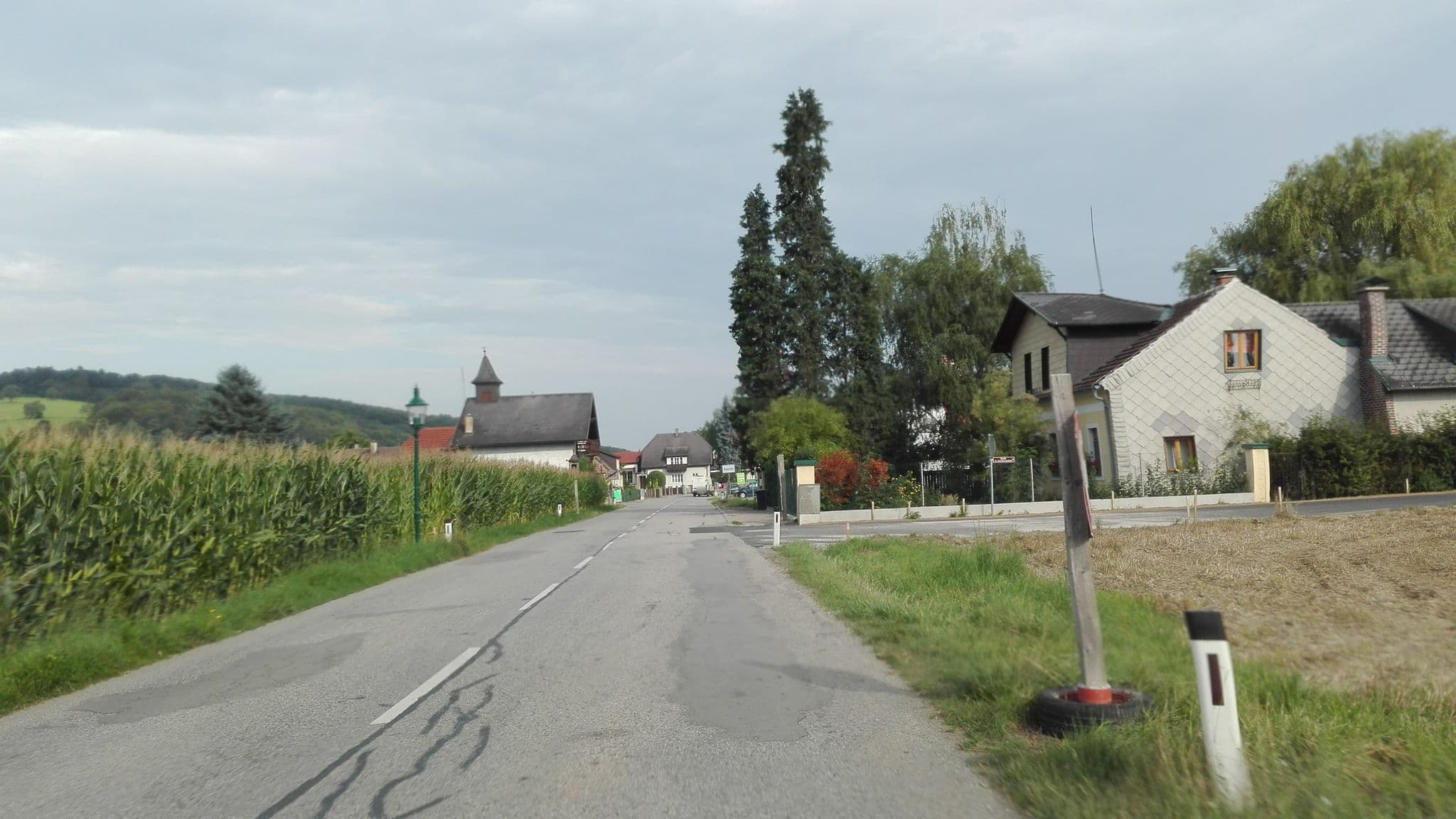 Street view near Villa Kunterbunt, Böheimkirchen — © suriv (CC BY-SA · Mapillary)