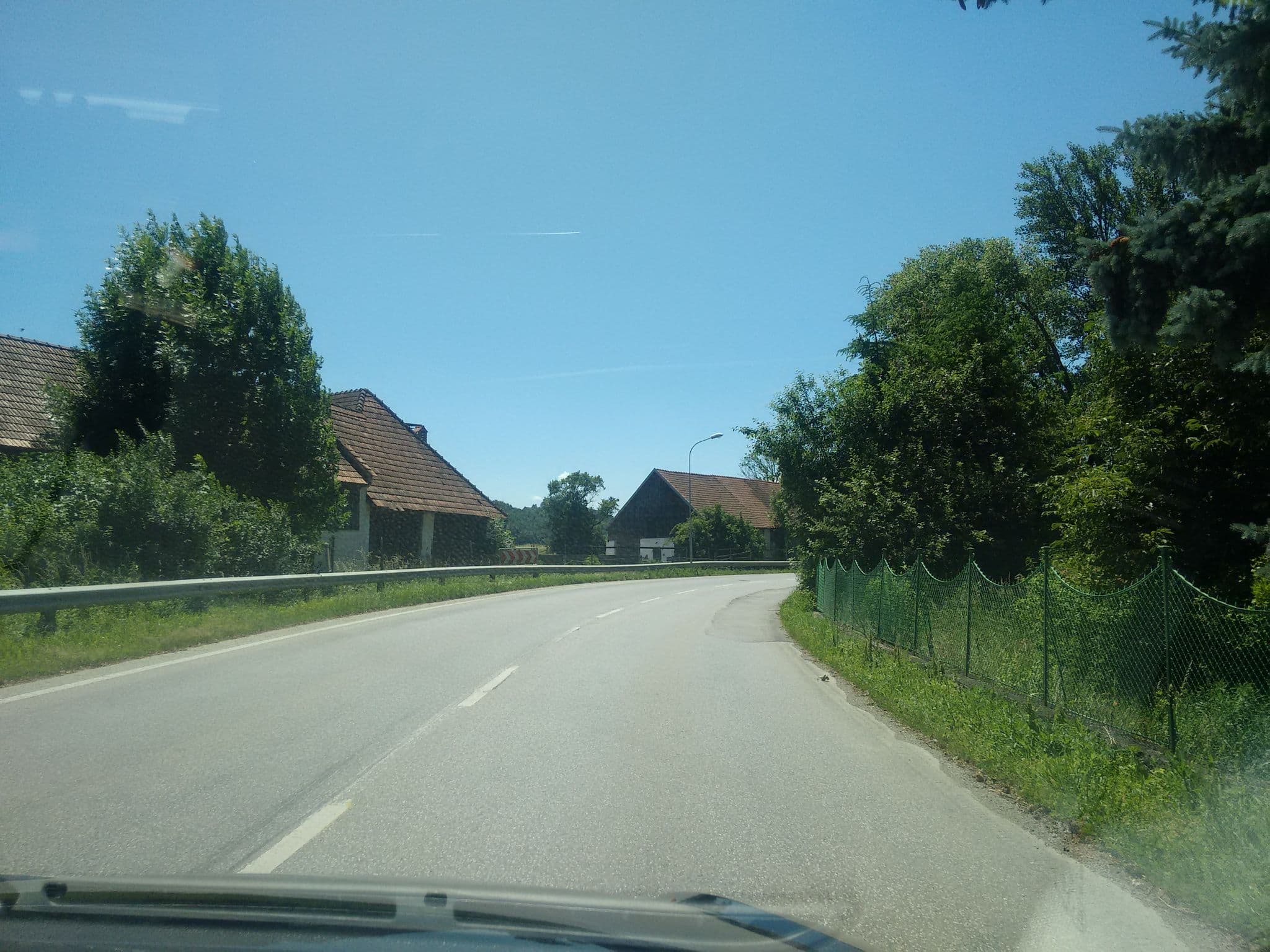Street view near Gasthaus Grunddorf, Heiligeneich — © gzin (CC BY-SA · Mapillary)
