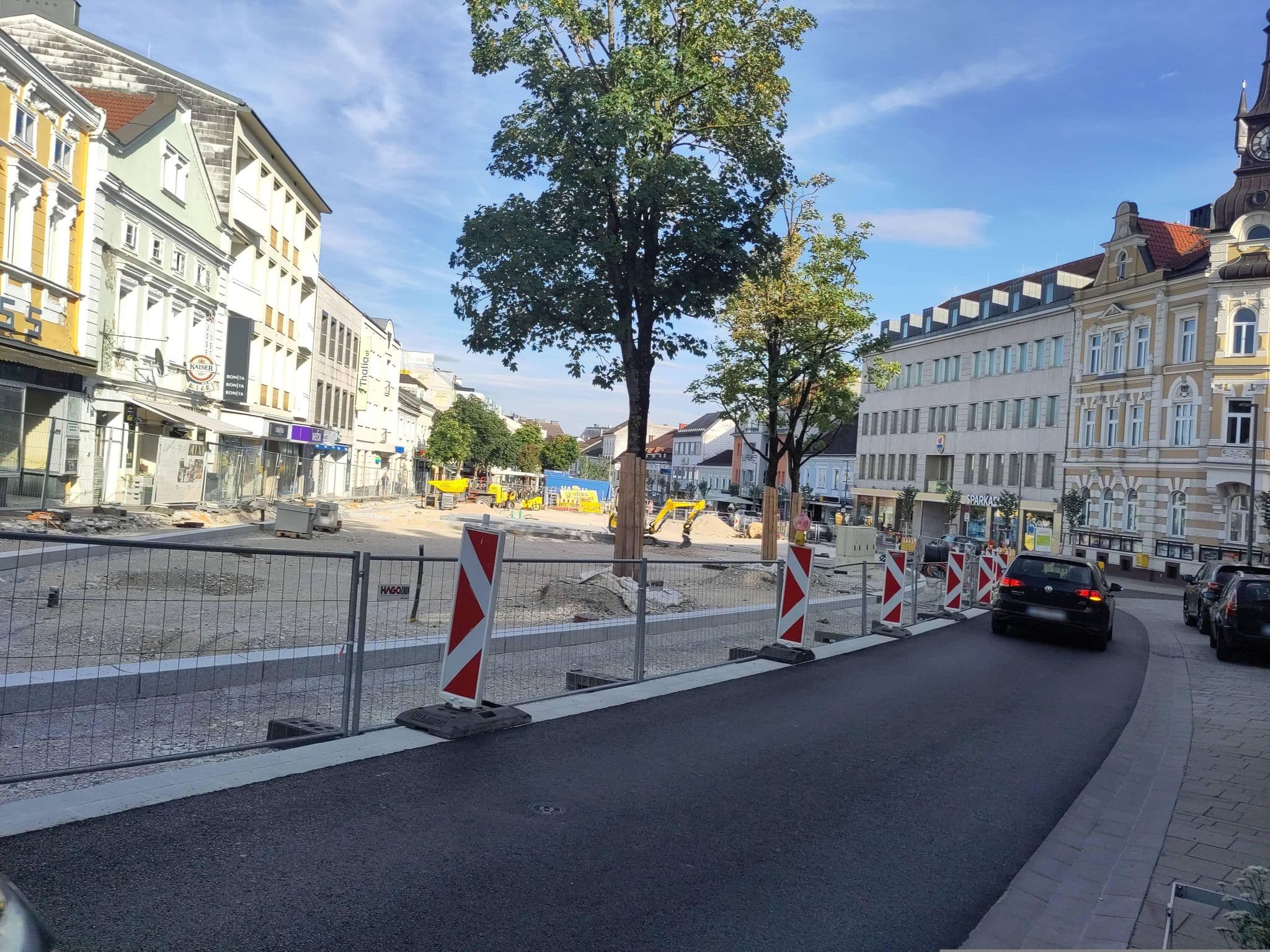 Street view near Das Schloss an der Eisenstrasse Waidhofen Hotel Amstetten Region, Amstetten — © consens_verkehrsplanung (CC BY-SA · Mapillary)