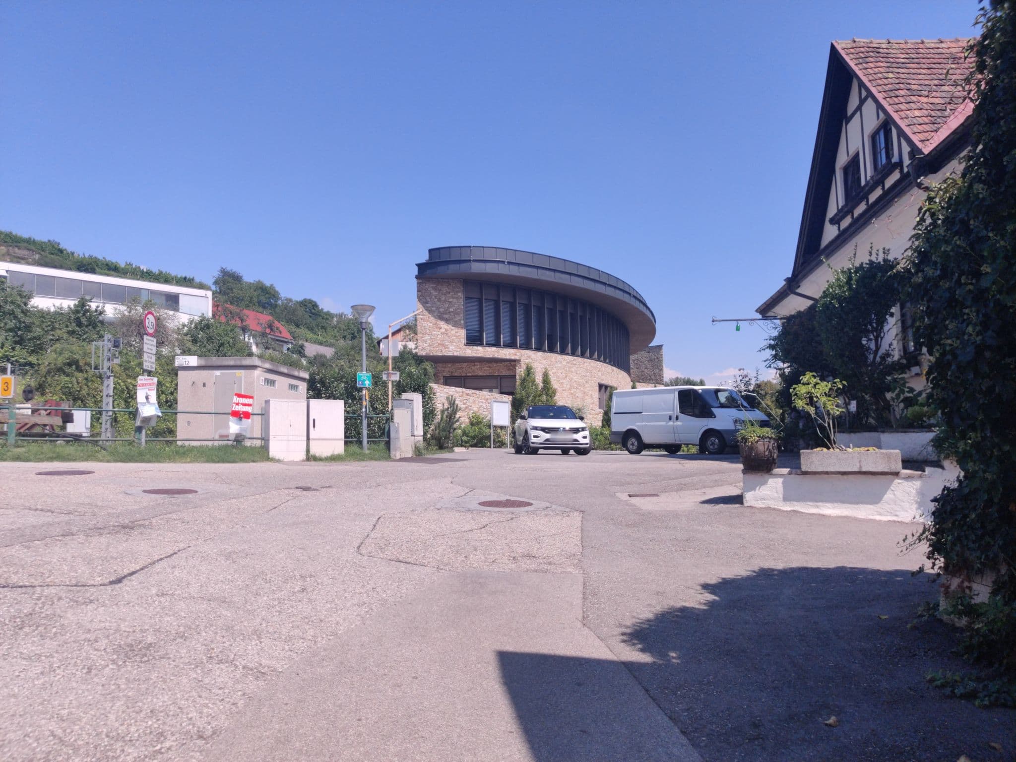 Street view near Winzerhof Petz - Weinberg Lodge, Mautern — © aceini (CC BY-SA · Mapillary)