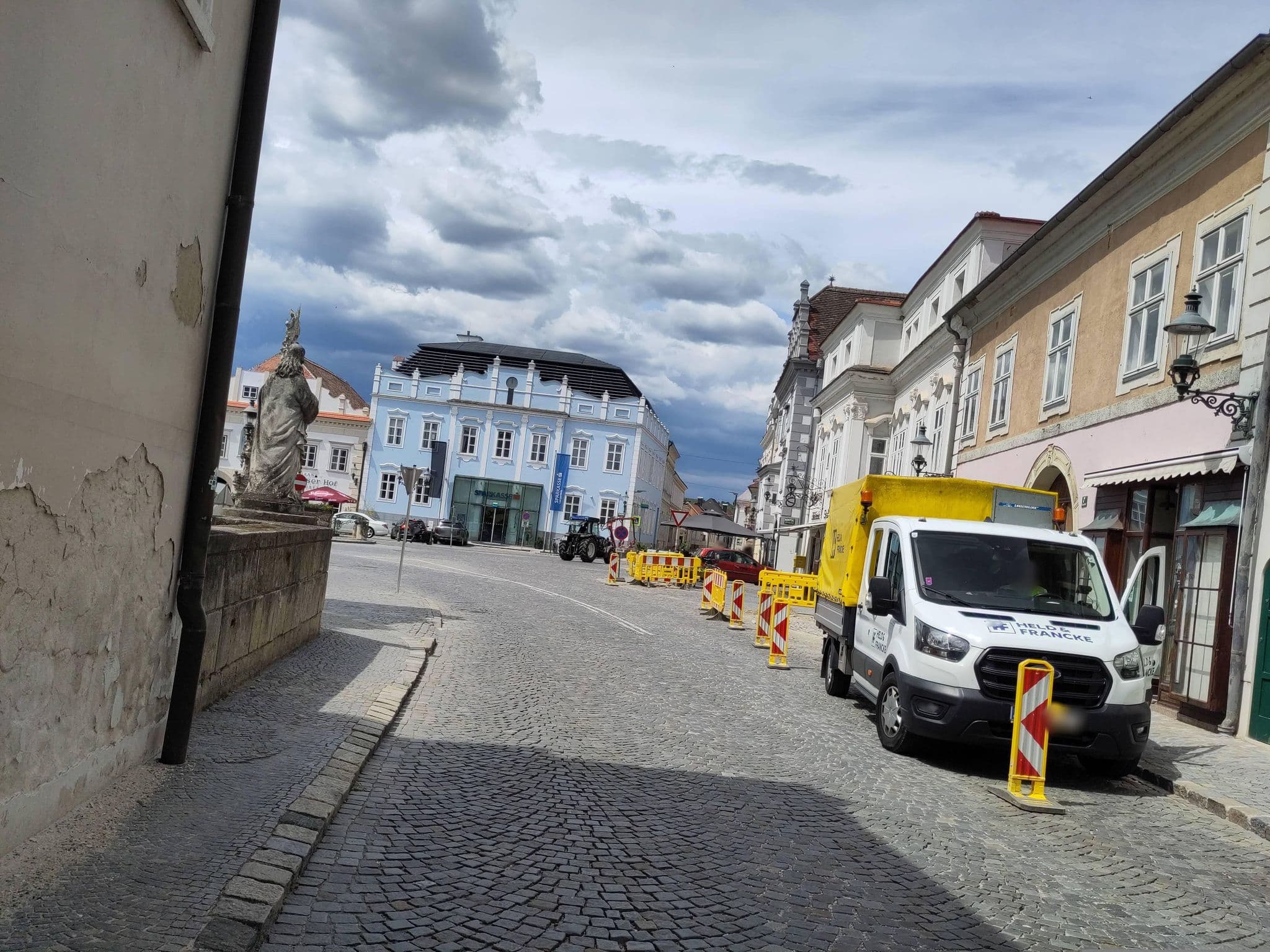 Street view near Sgraffitohaus, Langenlois — © consens_verkehrsplanung (CC BY-SA · Mapillary)