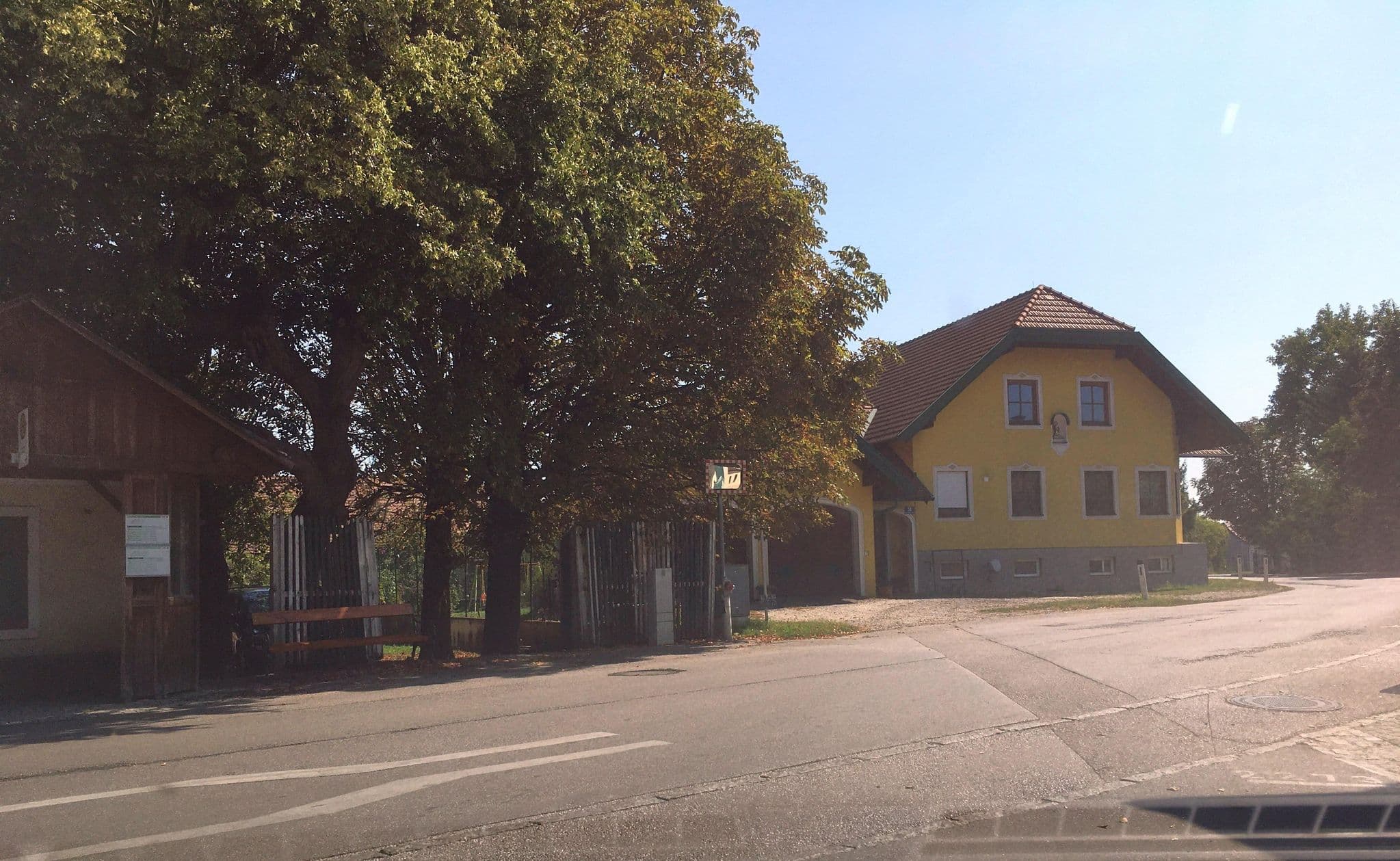 Street view near Gasthof z Jägerhorn, Langenrohr — © istefanos (CC BY-SA · Mapillary)