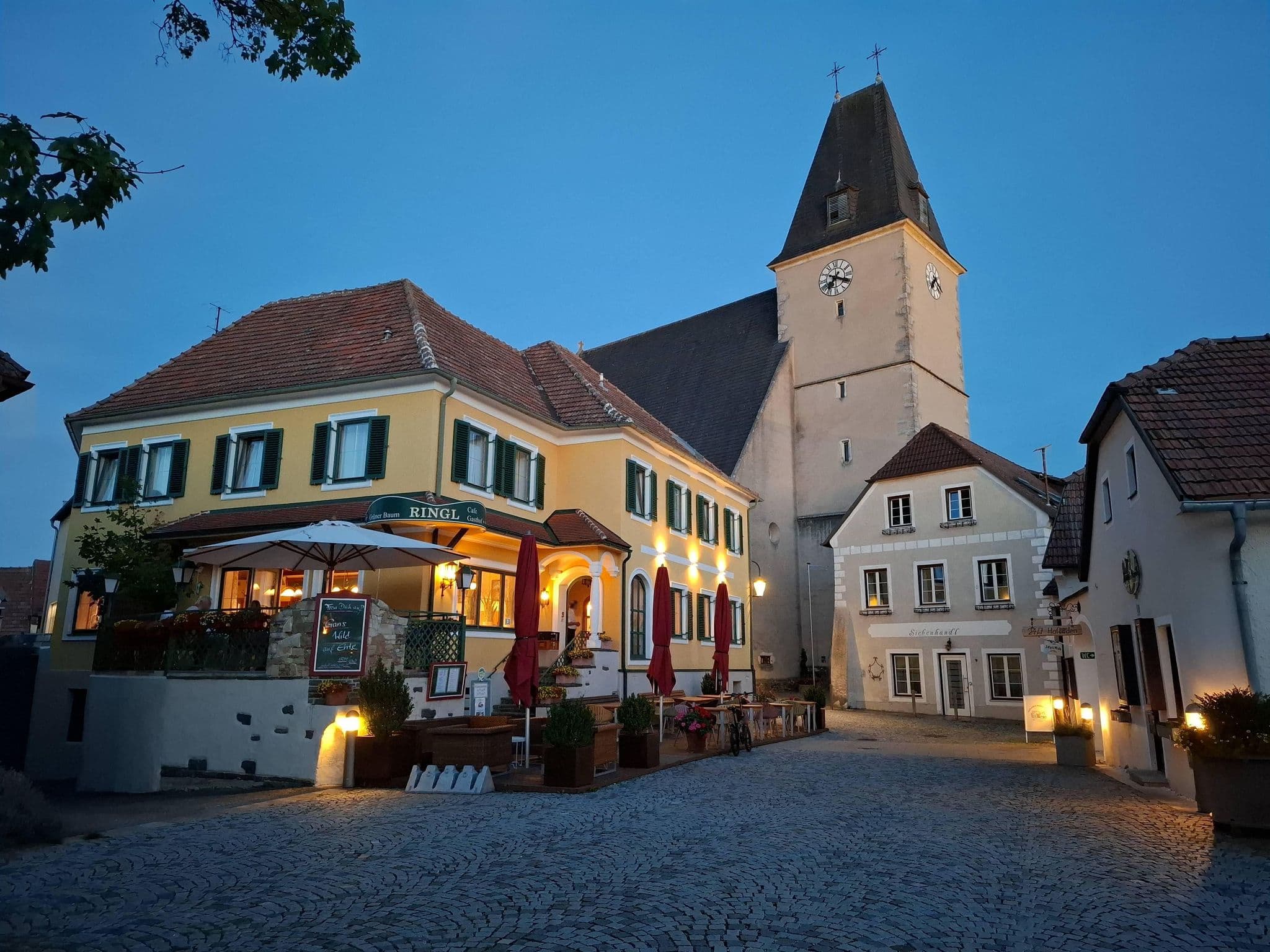 Street view near Hubhof-Hofbauer, Melk — © mhde (CC BY-SA · Mapillary)