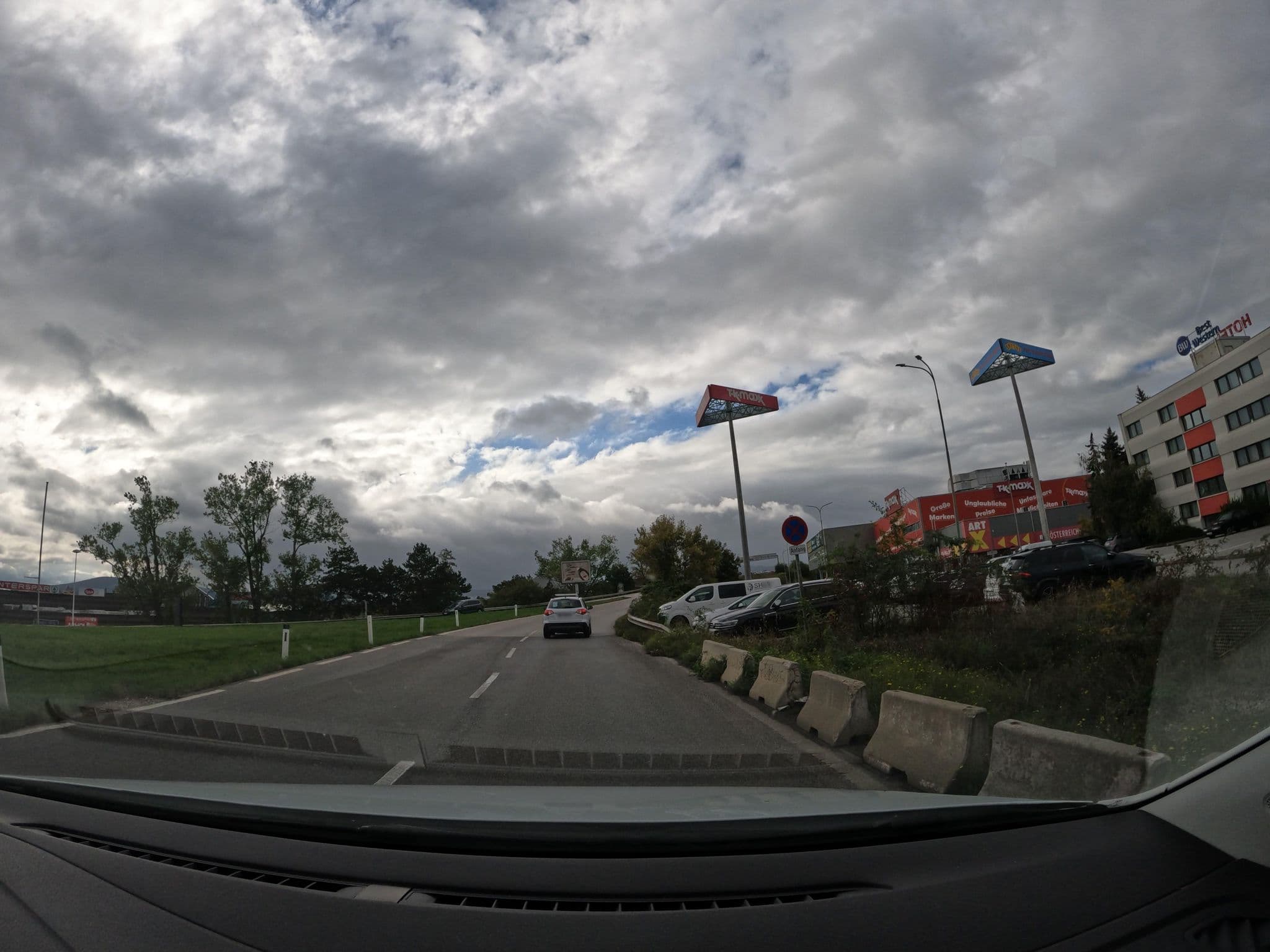 Street view near Ramada Vienna South, Vösendorf — © erias (CC BY-SA · Mapillary)
