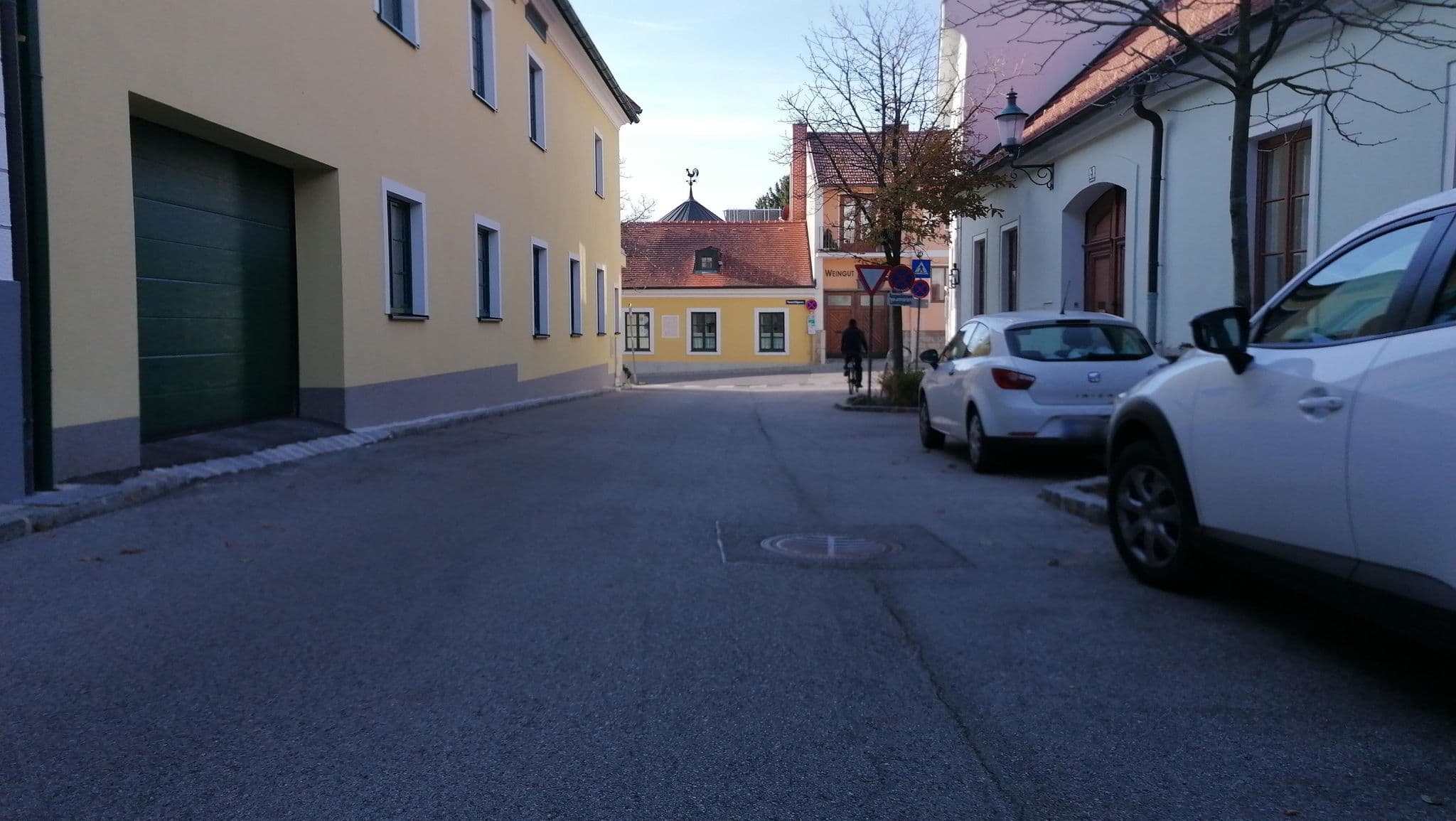Street view near Gästehaus Krug, Gumpoldskirchen — © consens_verkehrsplanung (CC BY-SA · Mapillary)