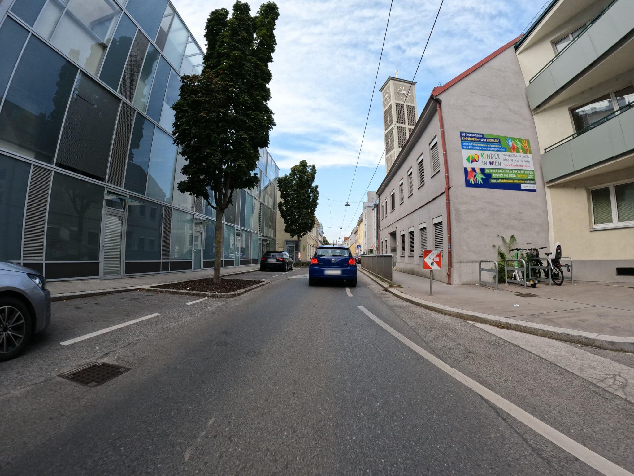 Street view near Schönbrunn Design by welcome2vienna, Hietzing — © erias (CC BY-SA · Mapillary)