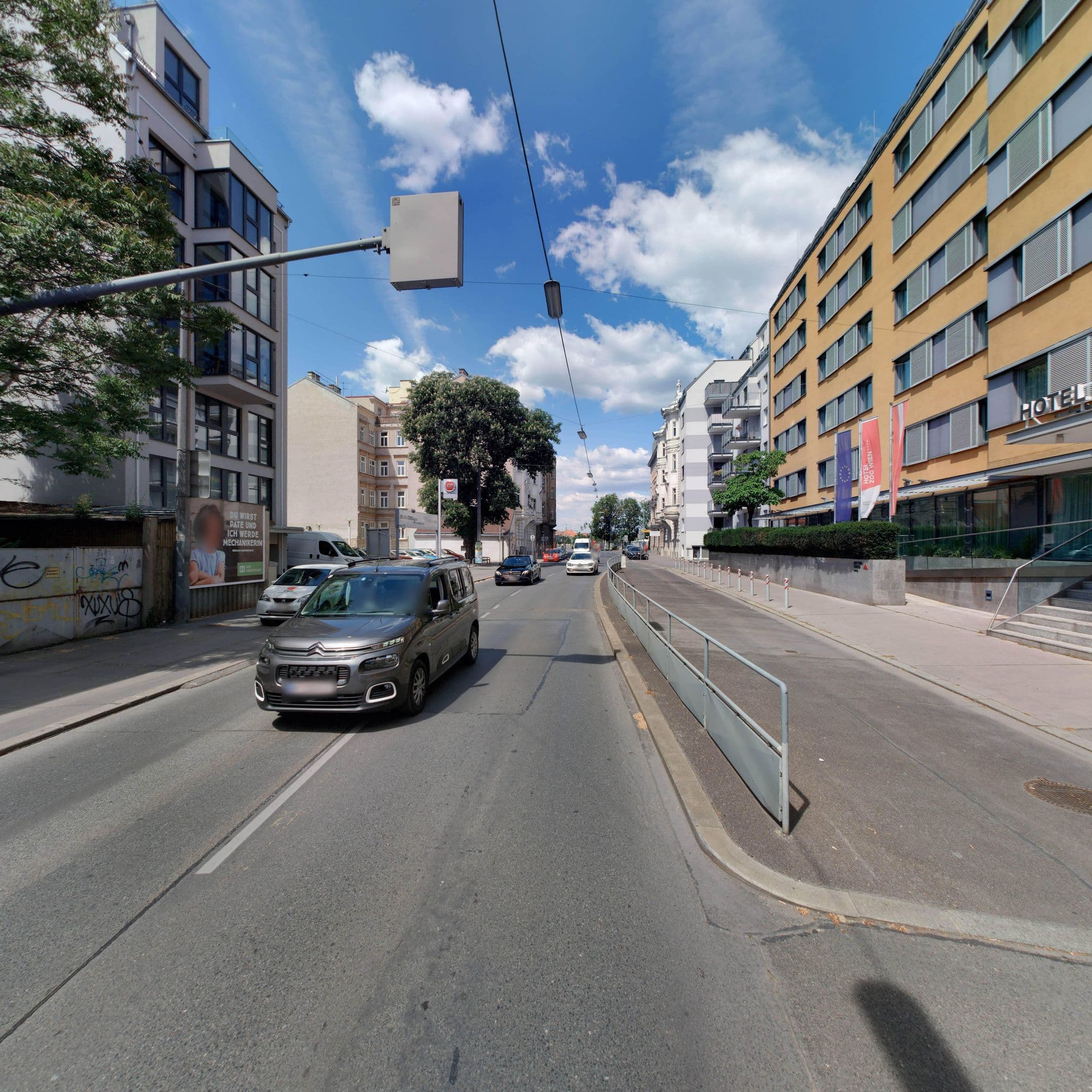 Street view near Austria Trend Hotel Zoo, Fünfhaus — © eliasgander (CC BY-SA · Mapillary)