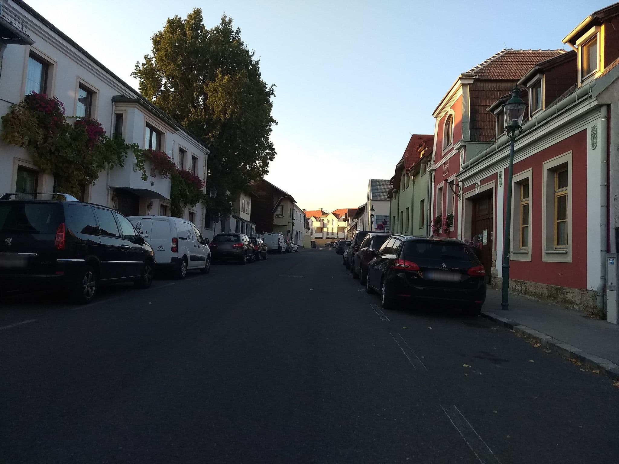 Street view near Hotel in Vino Veritas, Perchtoldsdorf — © consens_verkehrsplanung (CC BY-SA · Mapillary)