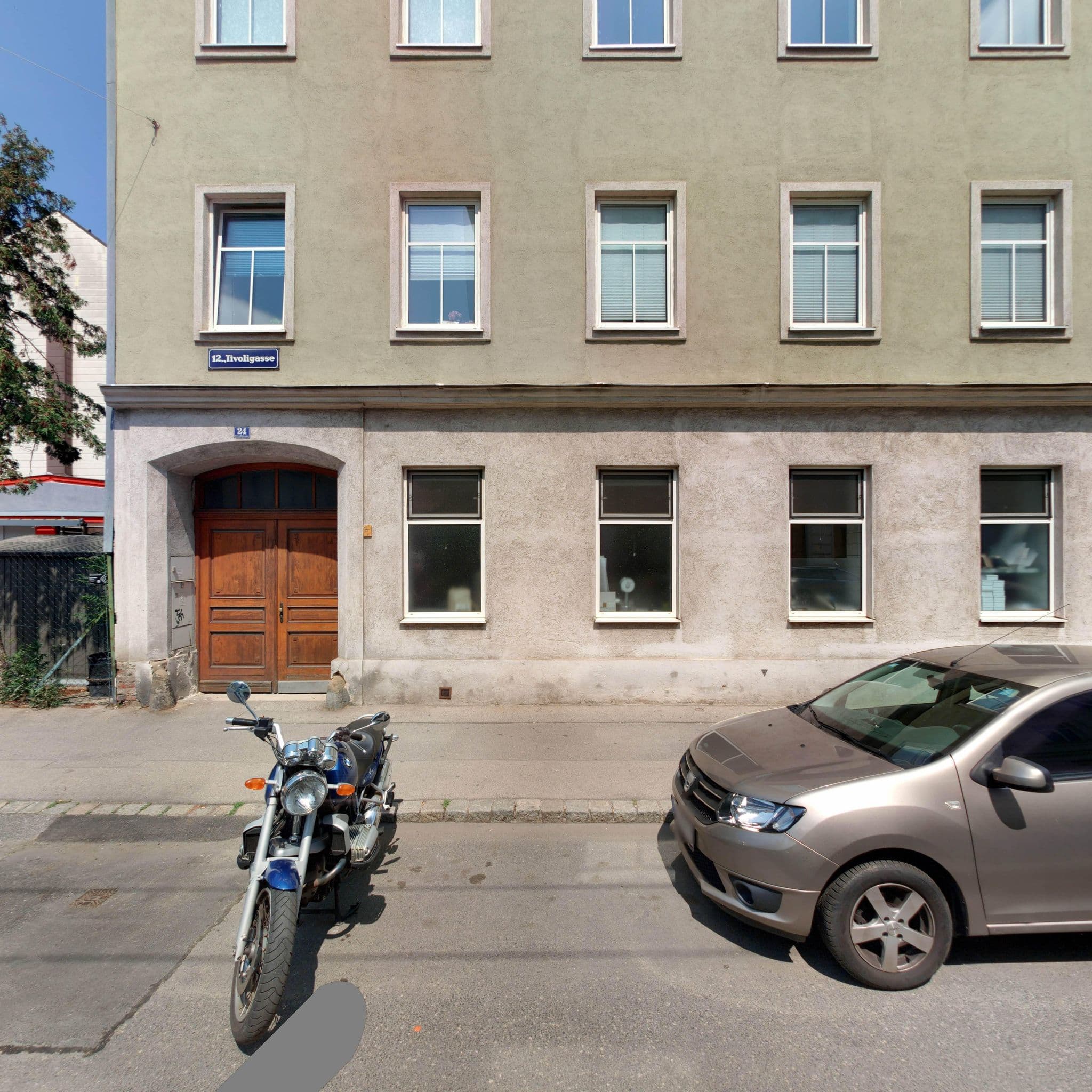 Street view near Schönbrunn Ferienwohnungen, Meidling — © eliasgander (CC BY-SA · Mapillary)