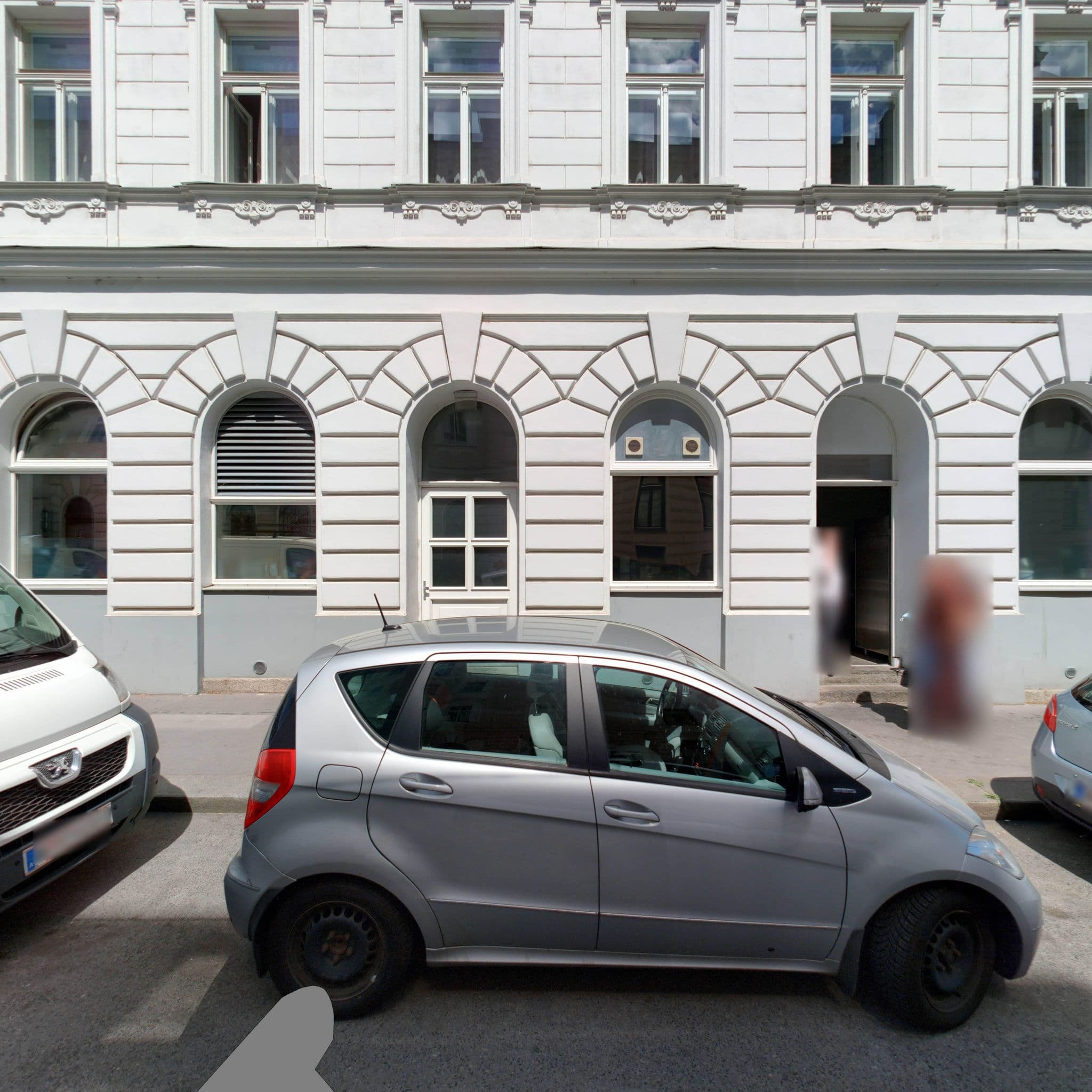 Street view near HTM Hotel u Tourismus Management GmbH, Fünfhaus — © eliasgander (CC BY-SA · Mapillary)