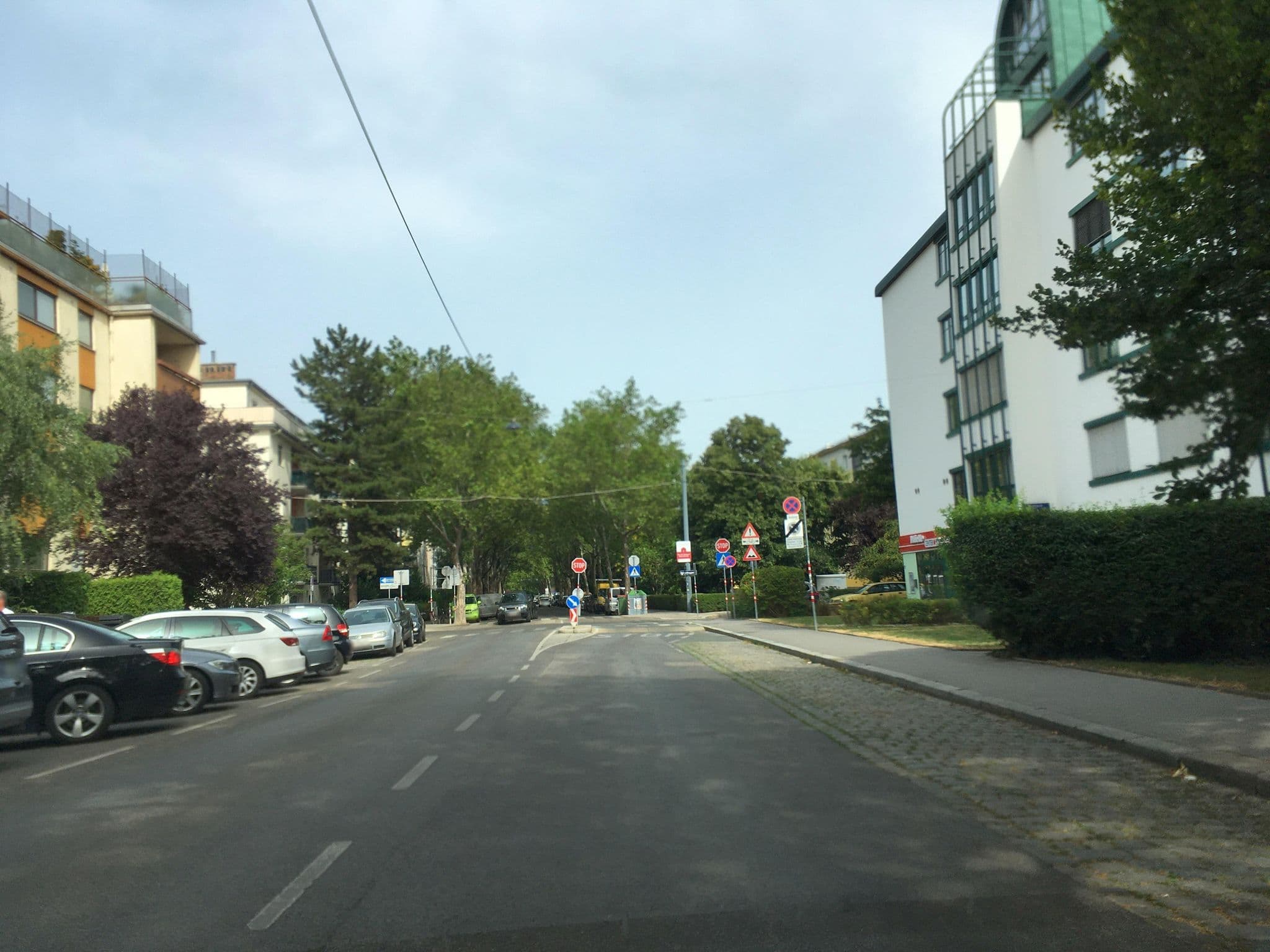 Street view near Ferienwohnung Auhofstraße, Penzing — © istefanos (CC BY-SA · Mapillary)