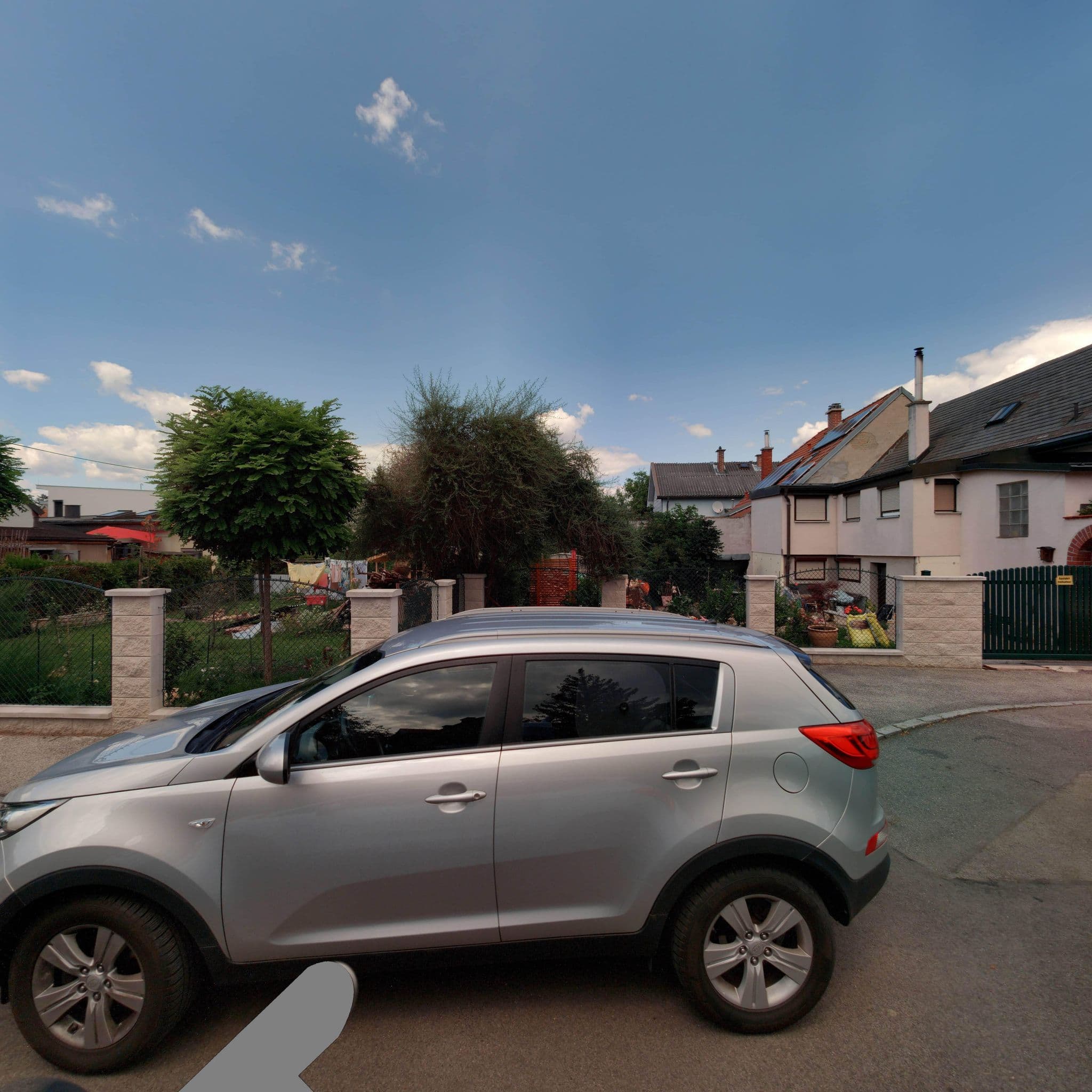 Street view near Themenpension mit Pfiff & Flair, Vösendorf — © eliasgander (CC BY-SA · Mapillary)