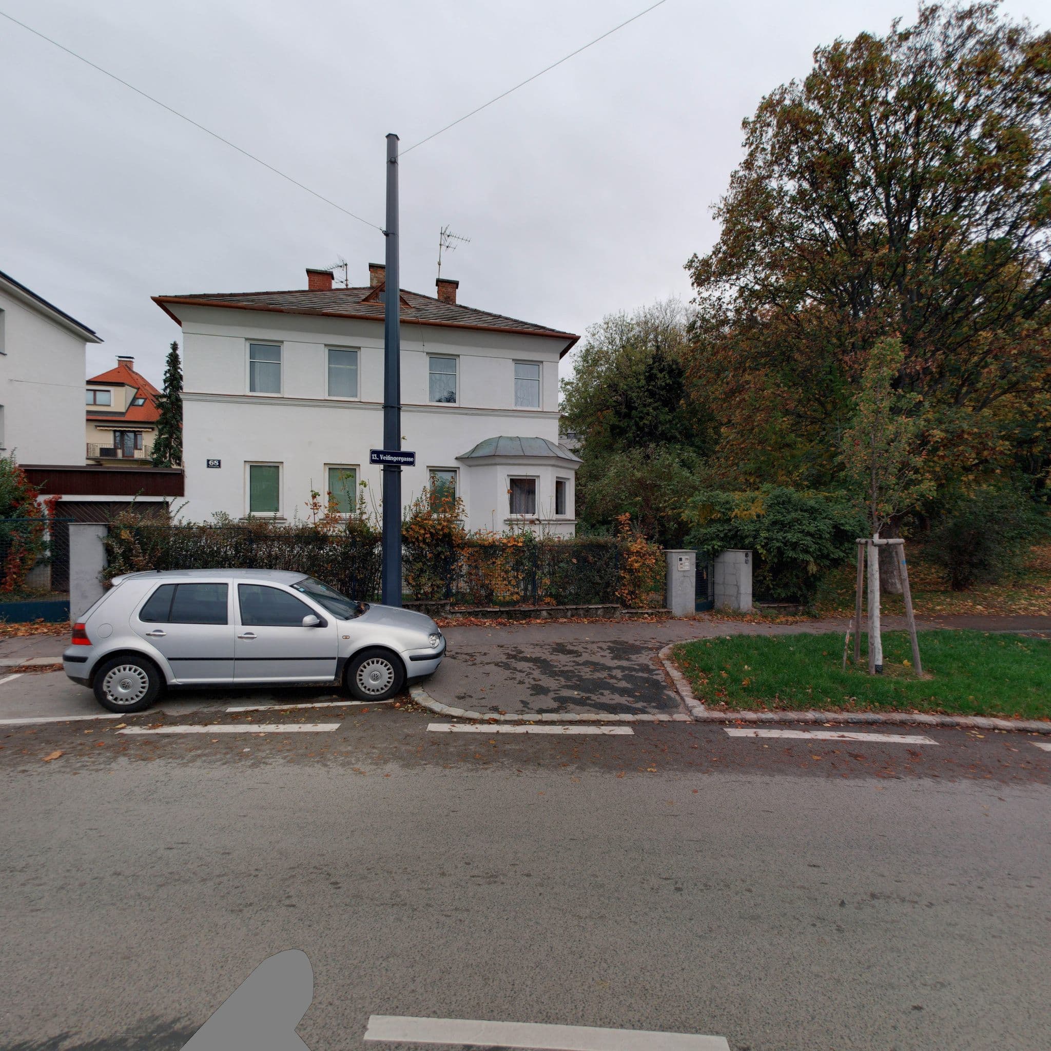 Street view near Holiday Apartment Vienna - Hietzing, Penzing — © eliasgander (CC BY-SA · Mapillary)
