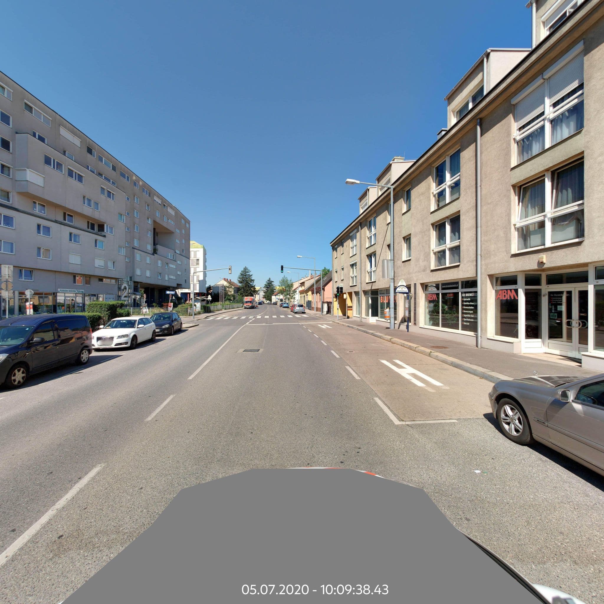 Street view near Feline Vacation, Vösendorf — © eliasgander (CC BY-SA · Mapillary)