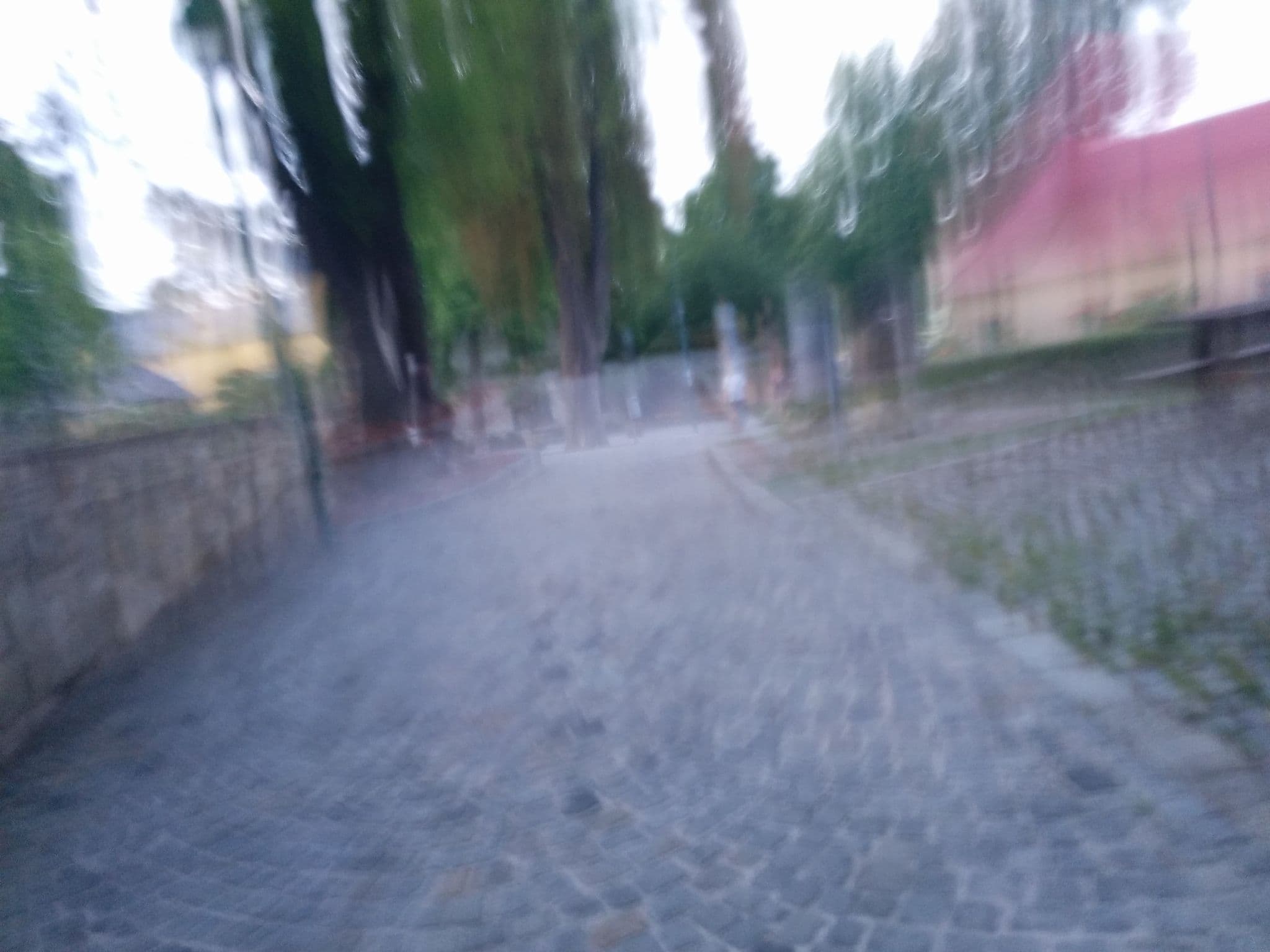 Street view near Schloss Gumpoldskirchen - Gästehaus des Deutschen Ordens, Gumpoldskirchen — © di0v0n (CC BY-SA · Mapillary)