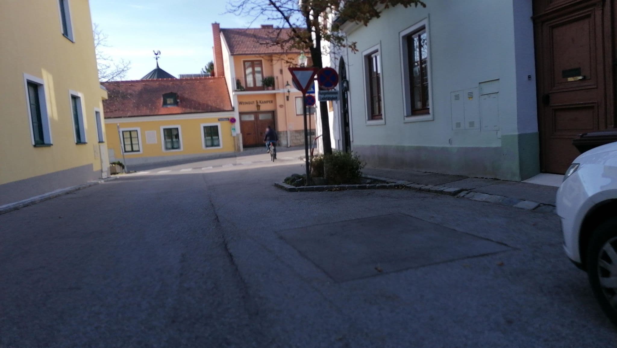 Street view near Martina Krug, Gumpoldskirchen — © consens_verkehrsplanung (CC BY-SA · Mapillary)