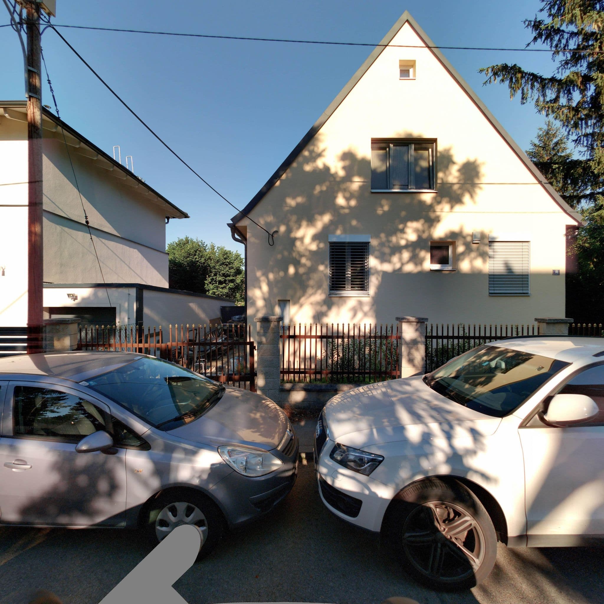 Street view near Vienna Appartementhaus mit Garten und Carport am Liesingbach, Meidling — © eliasgander (CC BY-SA · Mapillary)