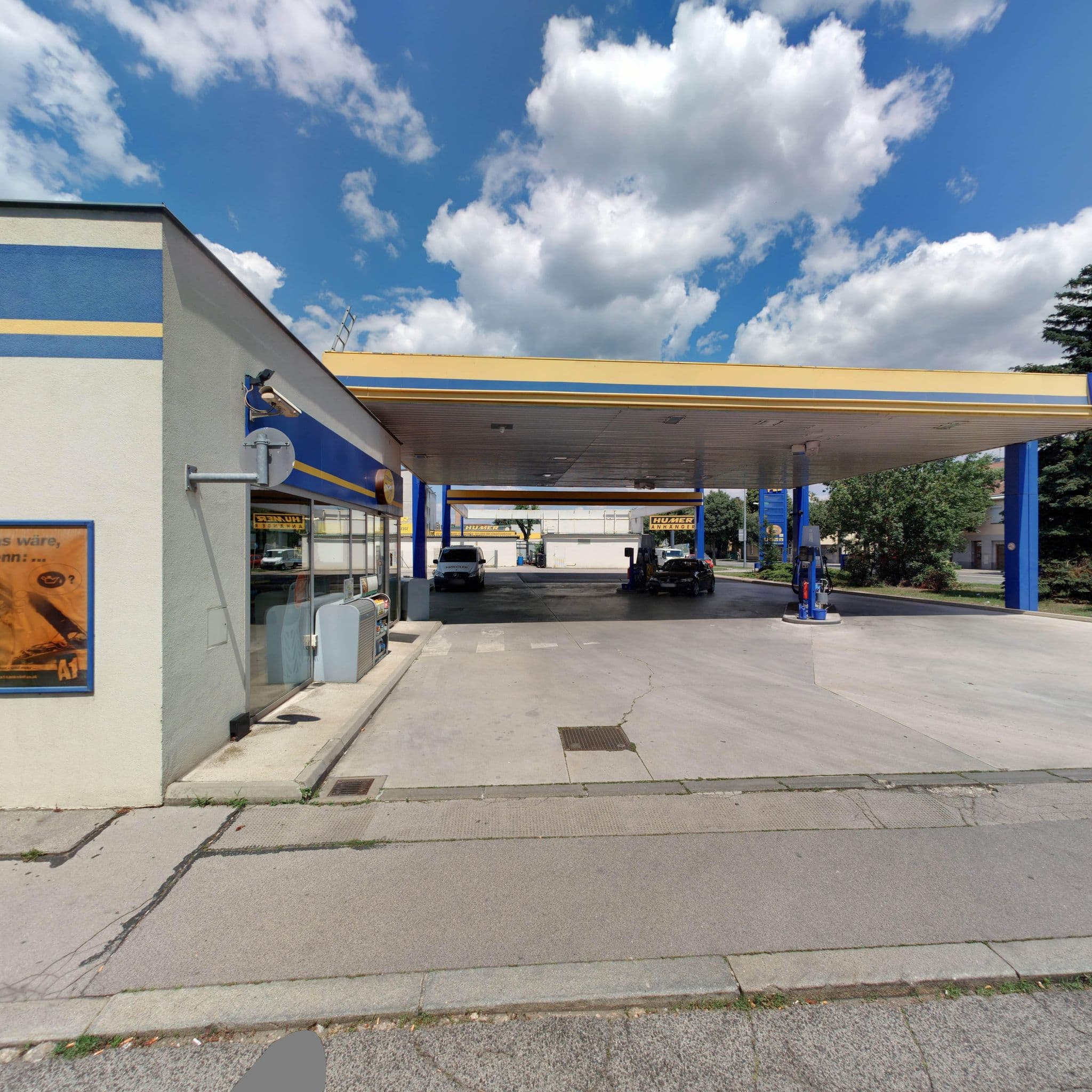 Street view near HTM Hotel und Tourismus Management GmbH, Vösendorf — © eliasgander (CC BY-SA · Mapillary)