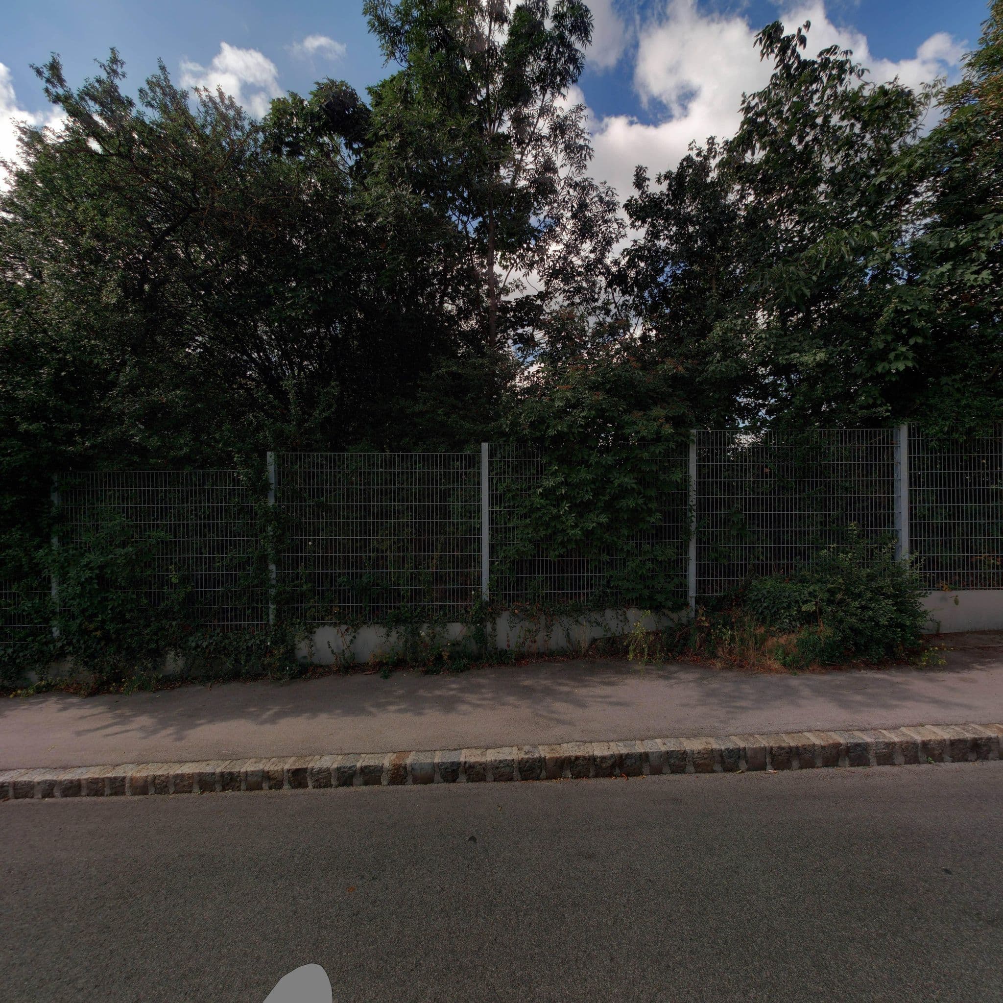 Street view near Pensionistenverband Österreichs - BO Liesing, Perchtoldsdorf — © eliasgander (CC BY-SA · Mapillary)