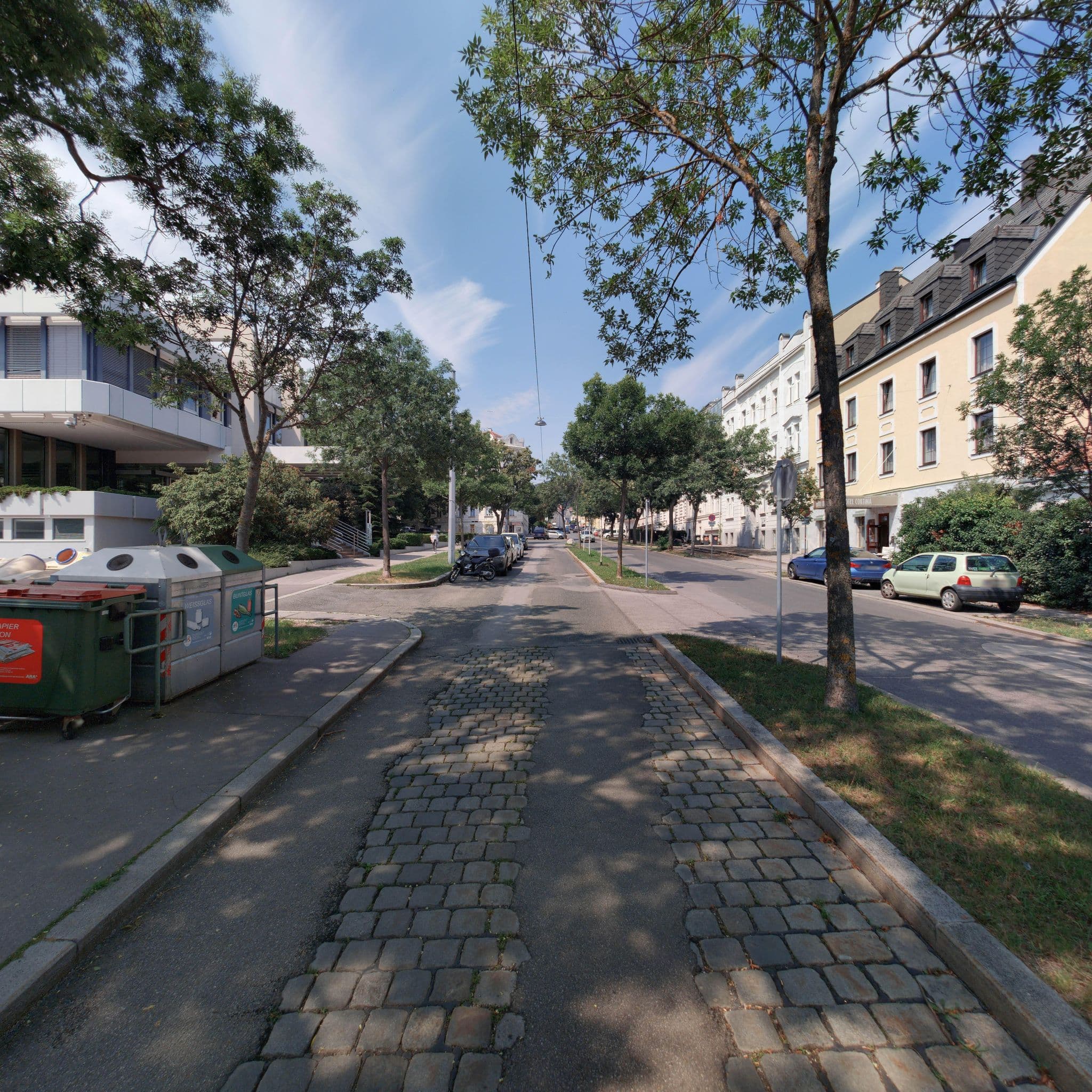 Street view near TRALO Clubhotel GmbH, Penzing — © eliasgander (CC BY-SA · Mapillary)