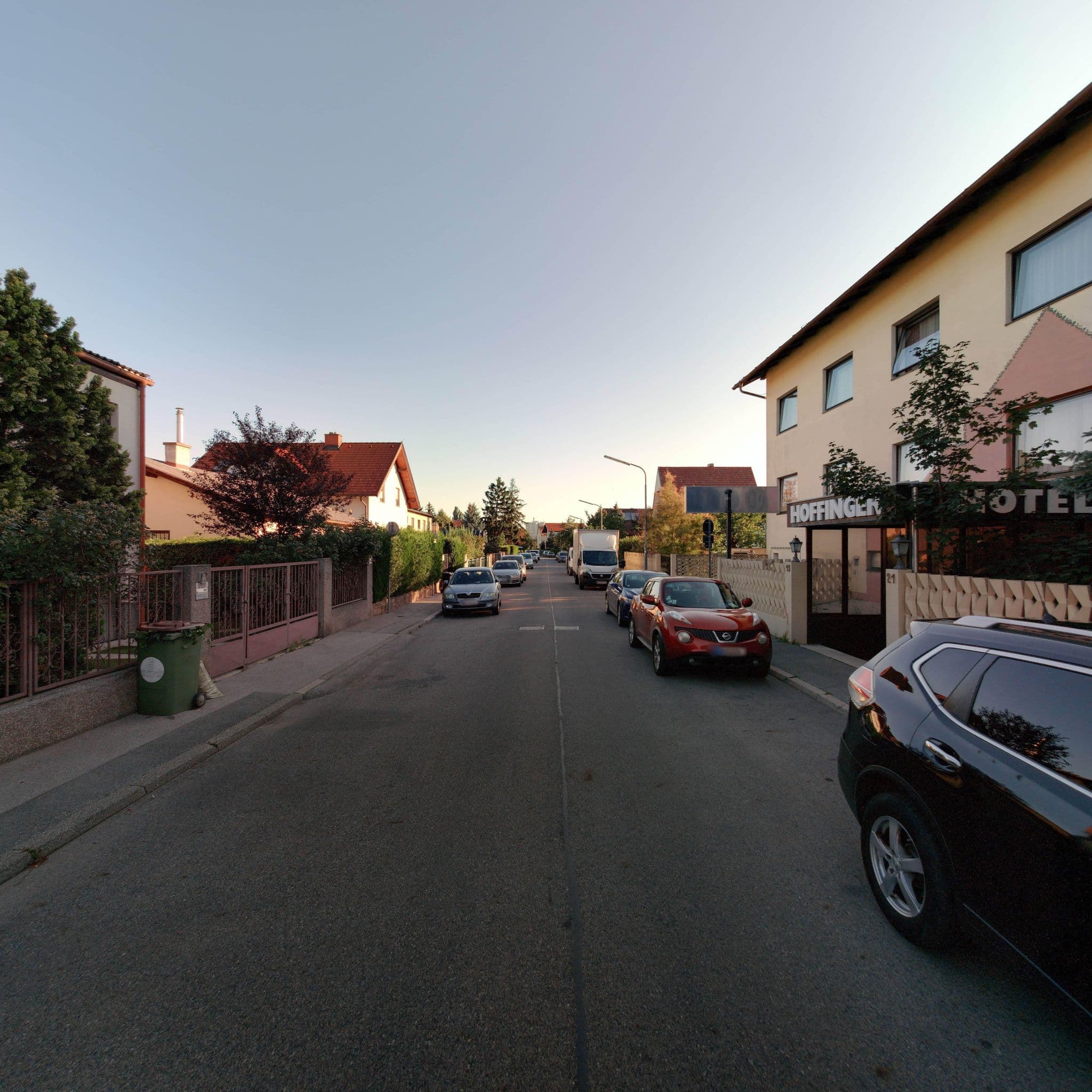 Street view near Bismart Hotelbetriebs GmbH, Meidling — © eliasgander (CC BY-SA · Mapillary)