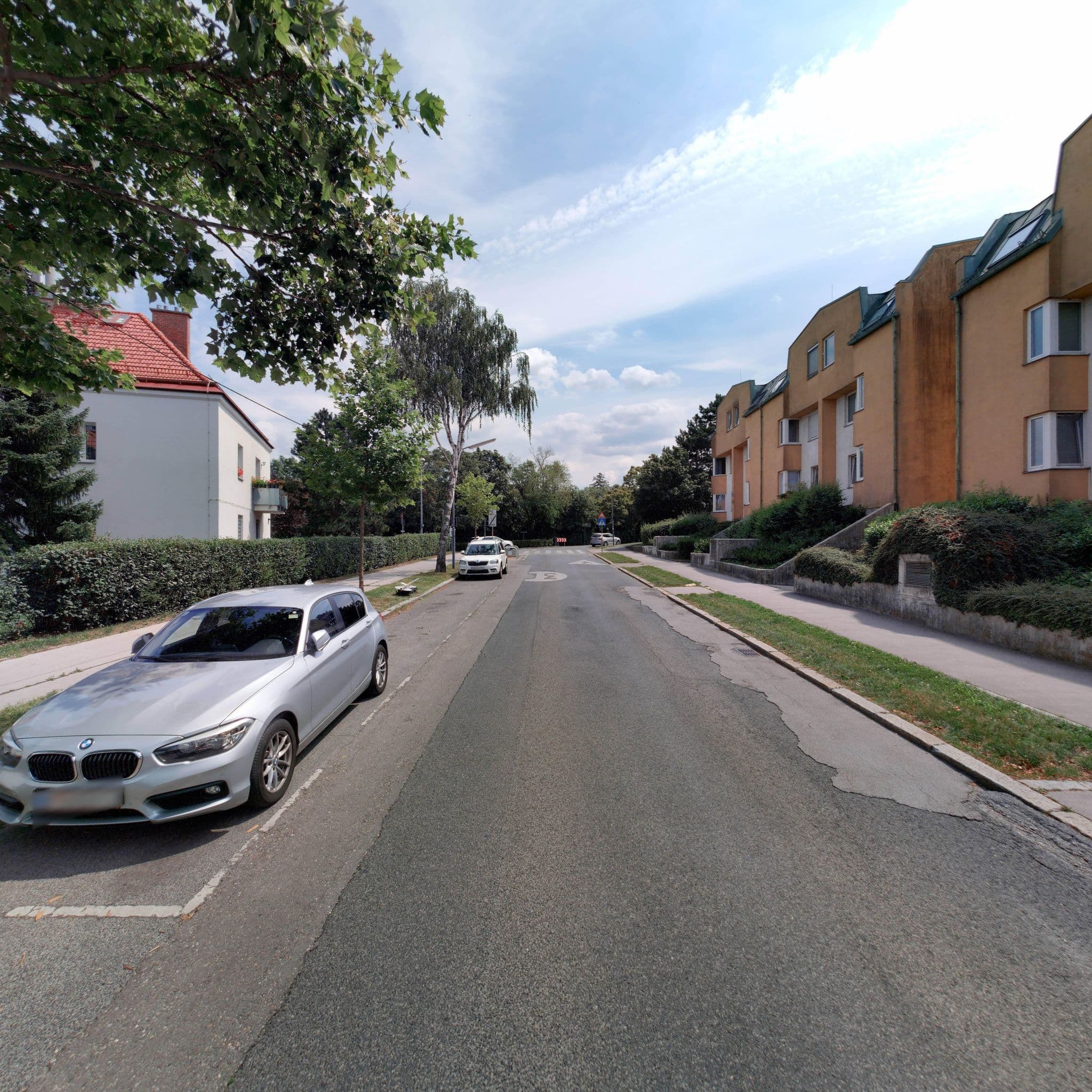 Street view near Xiaofeng LI, Hietzing — © eliasgander (CC BY-SA · Mapillary)