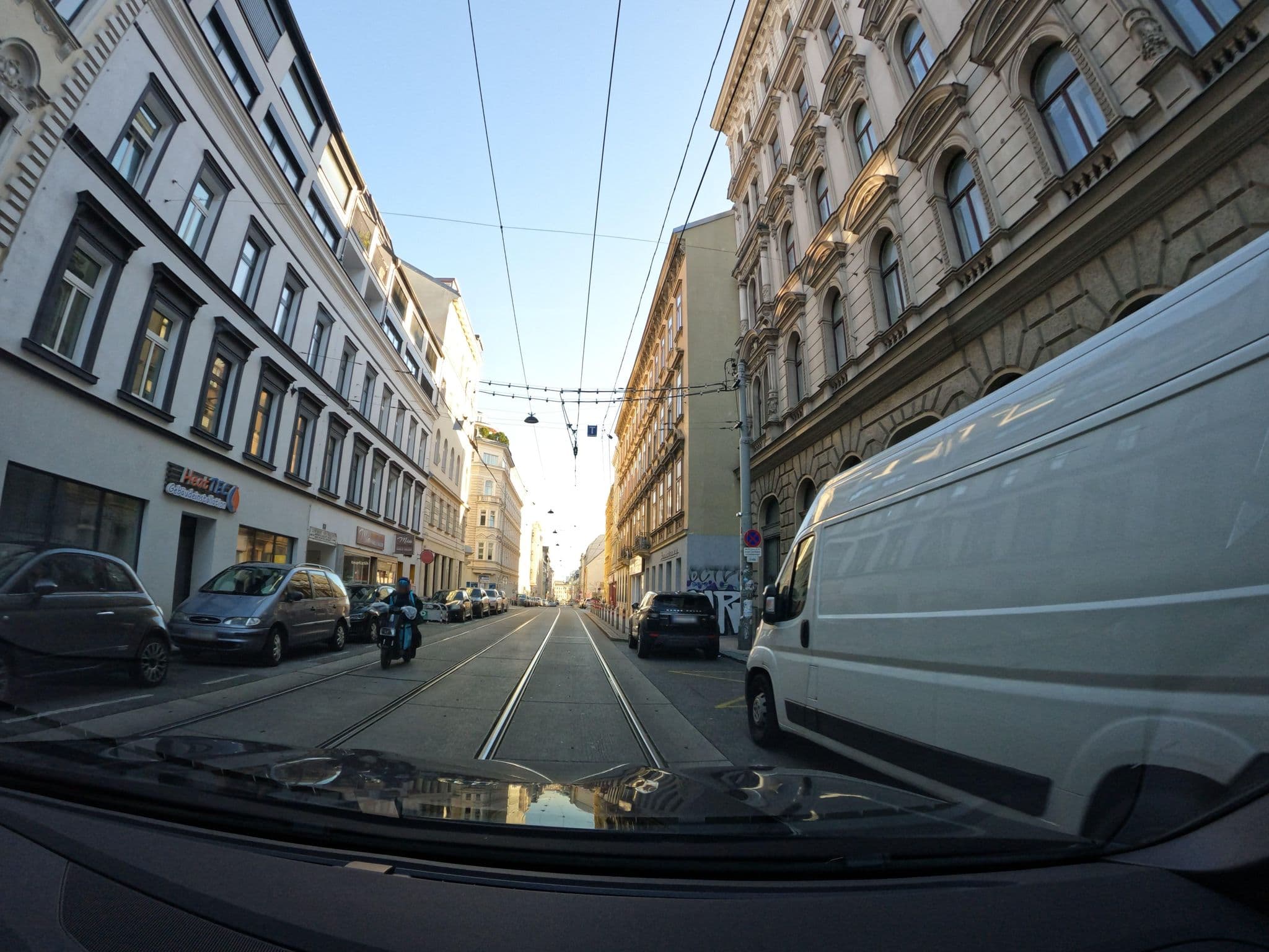 Street view near Rosen-Hotels, Hietzing — © erias (CC BY-SA · Mapillary)