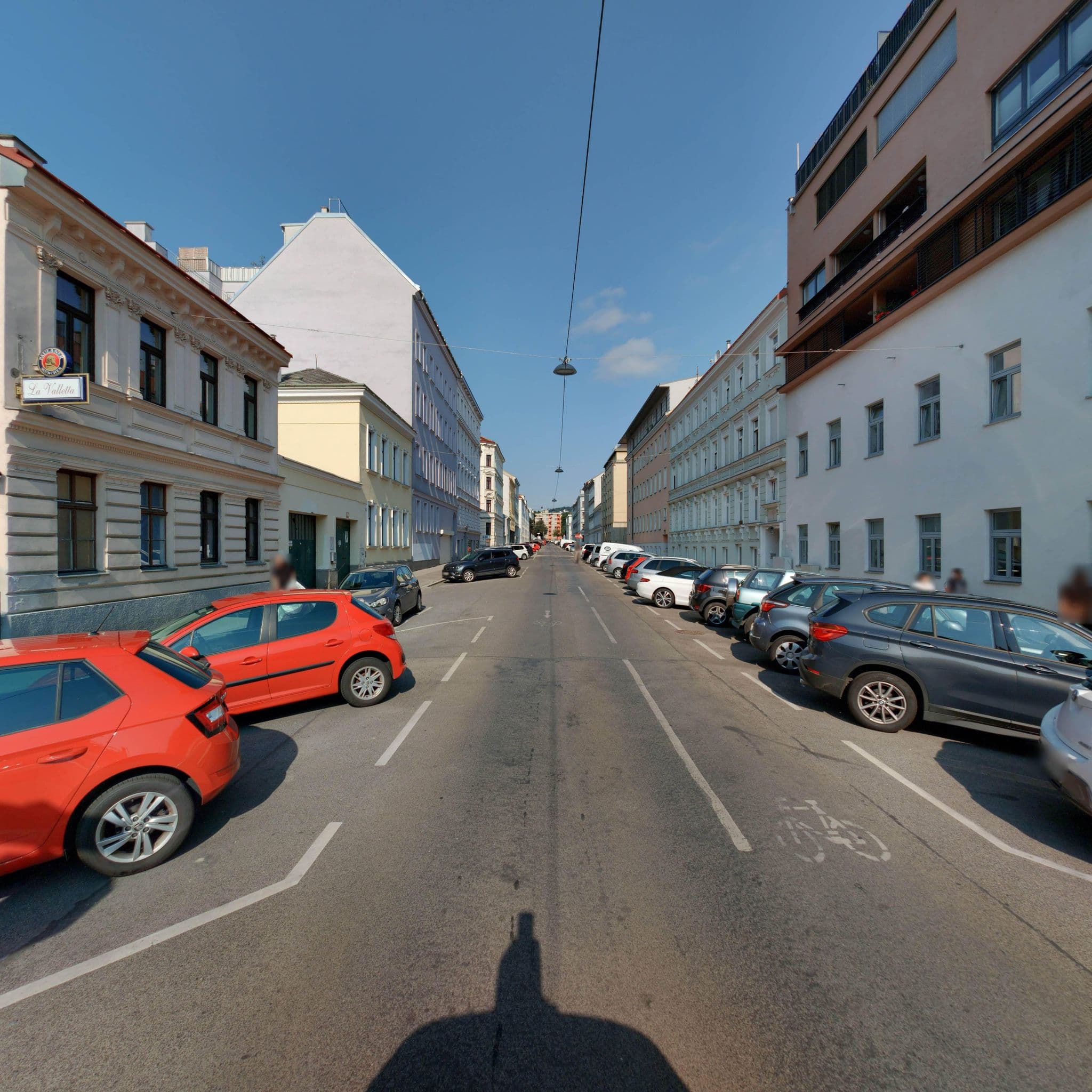 Street view near Dr. Christian Gold, Ottakring — © eliasgander (CC BY-SA · Mapillary)