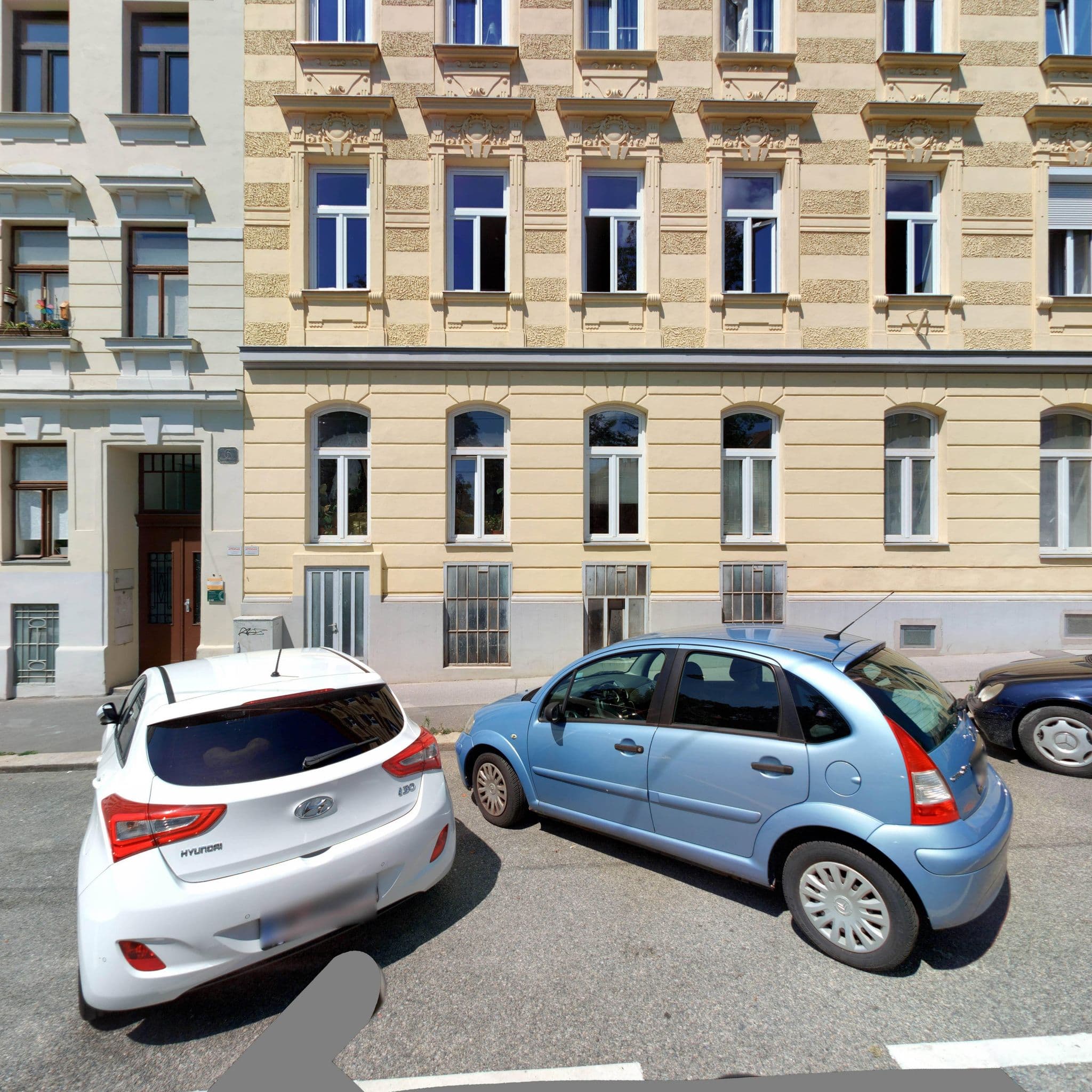 Street view near Gasthaus Franz, Währing — © eliasgander (CC BY-SA · Mapillary)