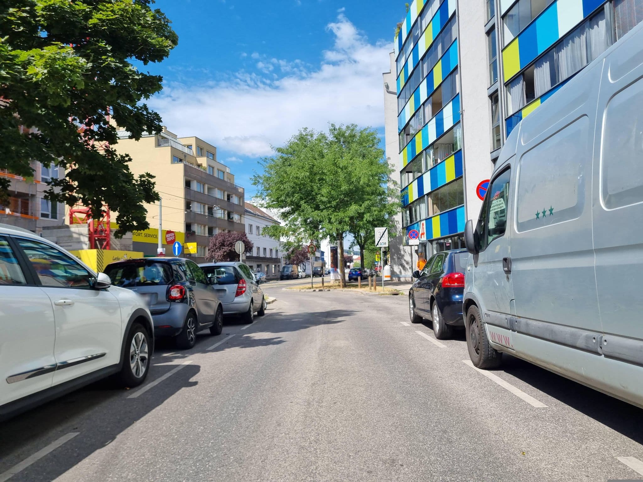 Street view near Hotel Kavalier, Hietzing — © starfury (CC BY-SA · Mapillary)